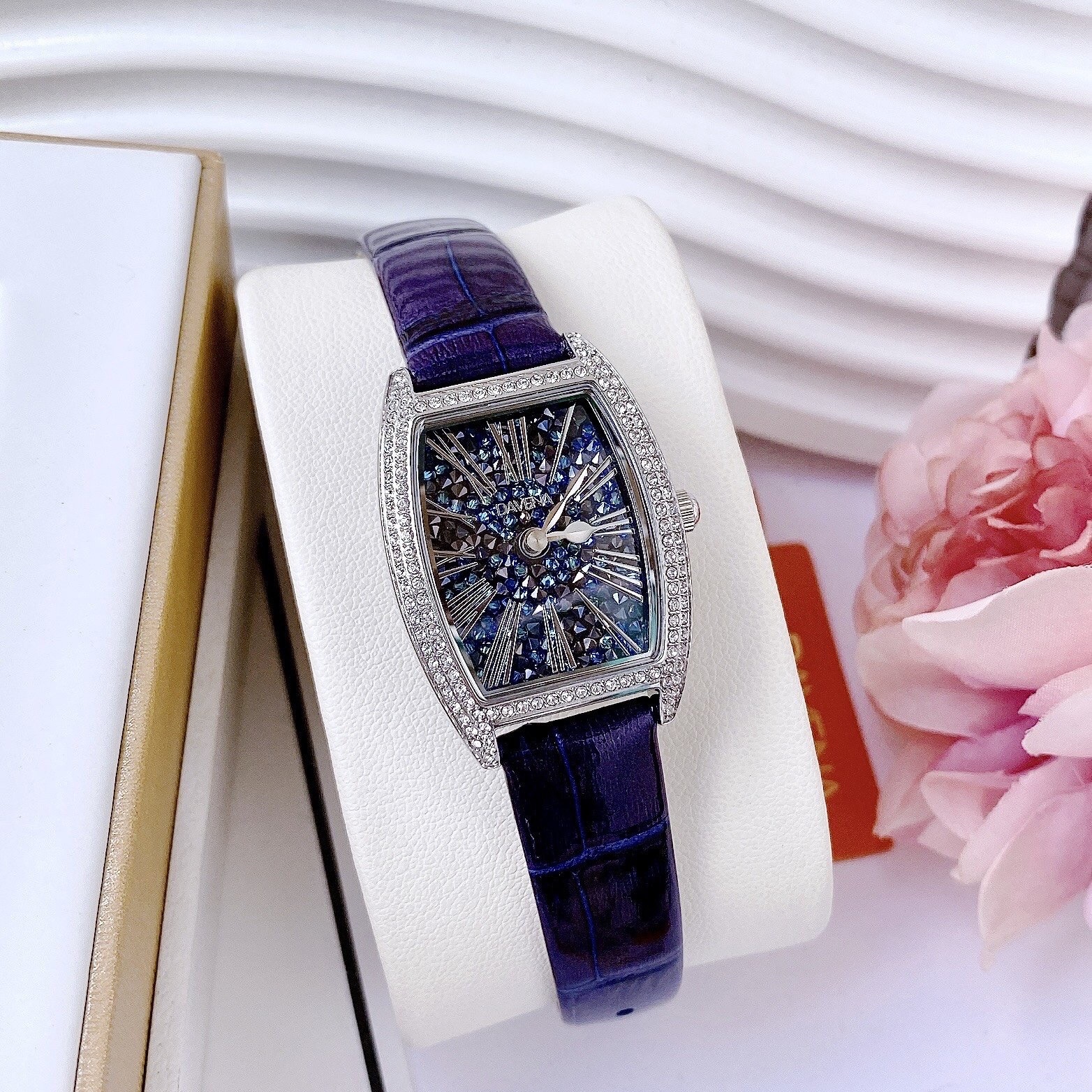 Đồng Hồ Davena Mặt Chữ Nhật |Nữ Giới |Full Đá Nhũ Xanh |Dây Da Xanh Dương |Máy Pin (Quartz) |Size 25x36mm |donghogiatot.vn