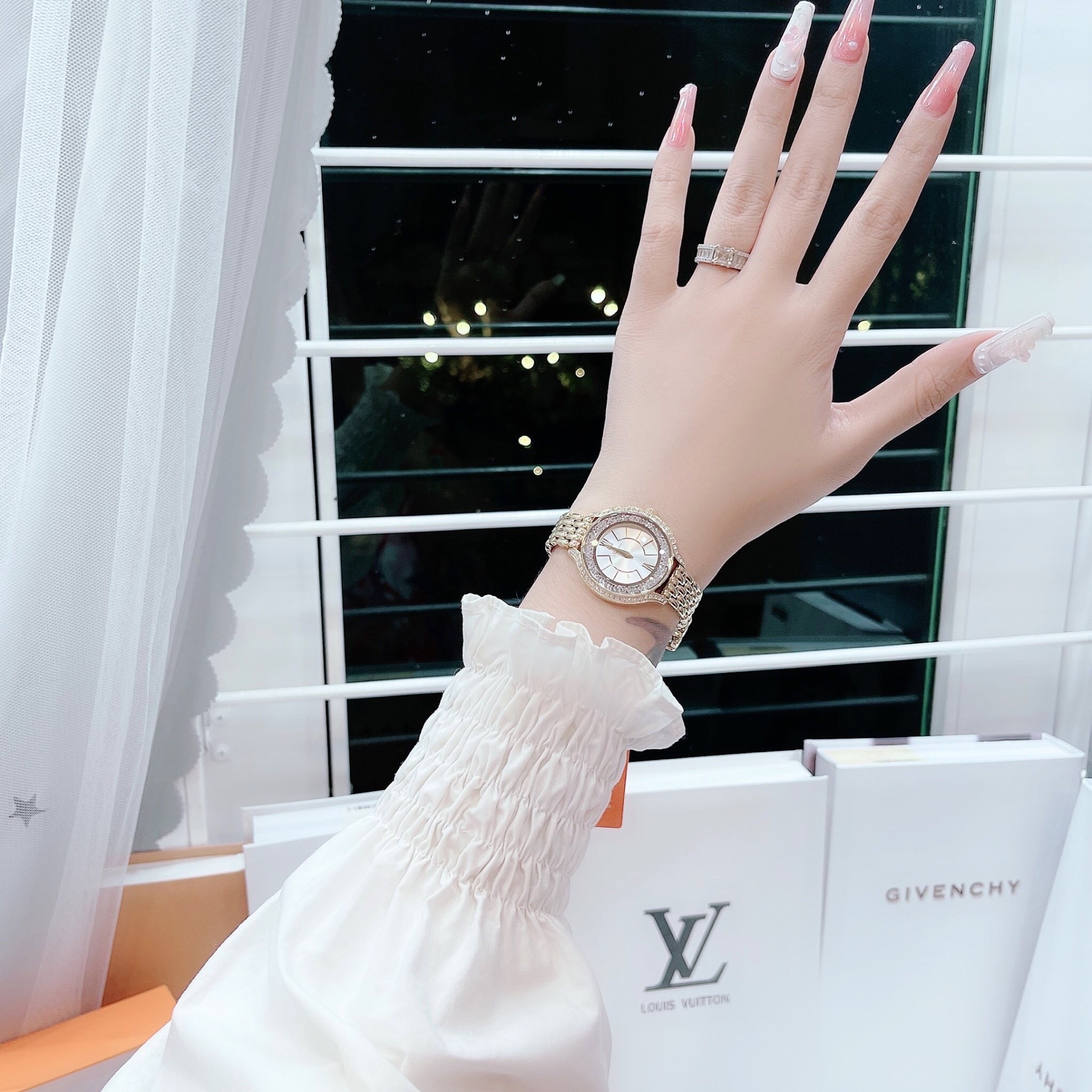 Đồng Hồ Davena Đính Đá Swarovski |Nữ Giới |Dây Kim Loại Vàng Gold |Máy Pin (Quartz) |Size 32mm |donghogiatot.vn