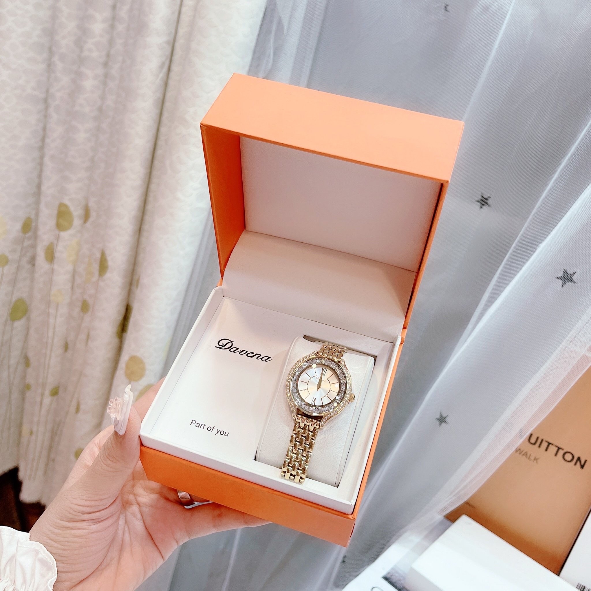 Đồng Hồ Davena Đính Đá Swarovski |Nữ Giới |Dây Kim Loại Vàng Gold |Máy Pin (Quartz) |Size 32mm |donghogiatot.vn