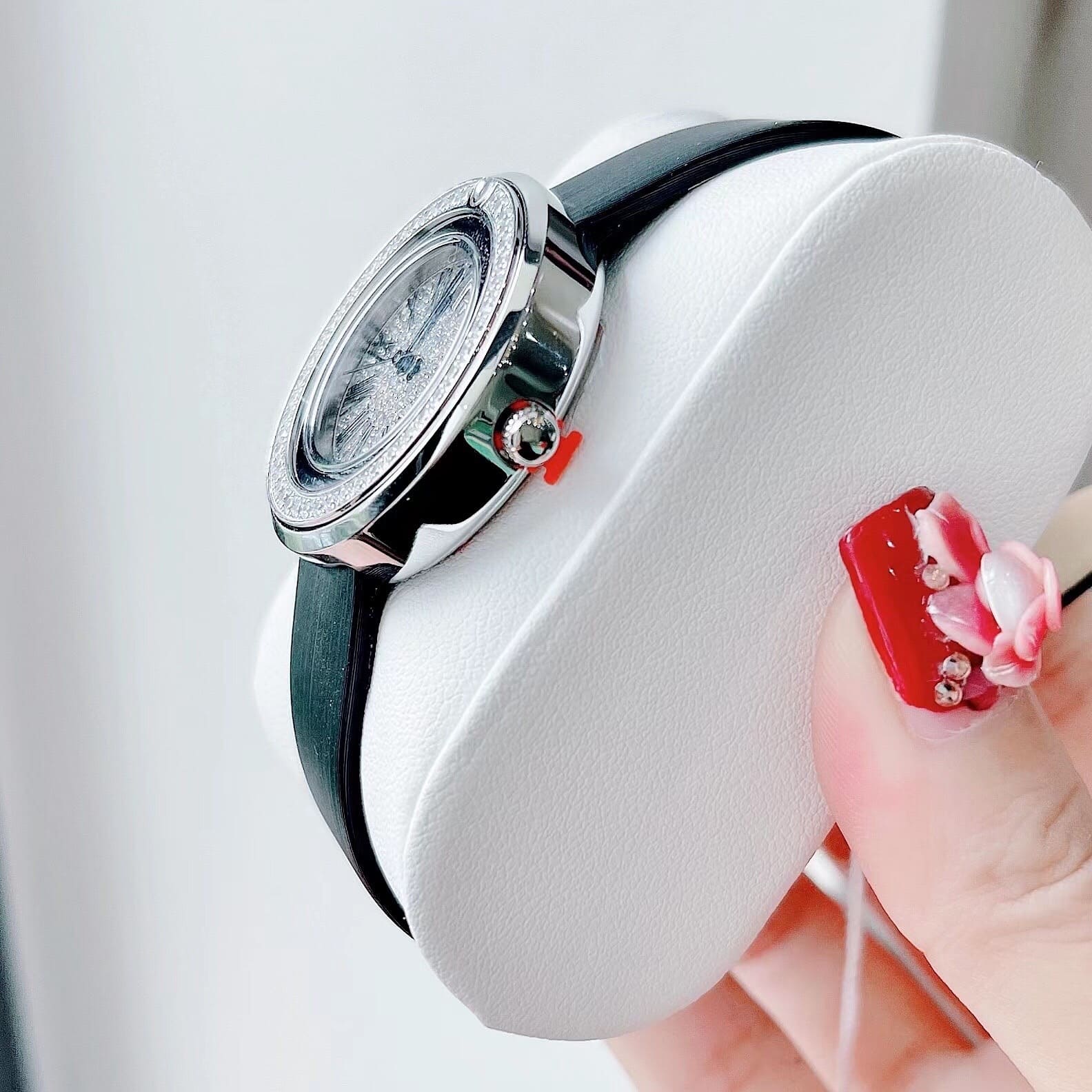 Đồng Hồ Davena Silver |Nữ Giới |Mặt Full Đá |Dây Da Đen |Máy Pin (Quartz) |Size 30mm |donghogiatot.vn