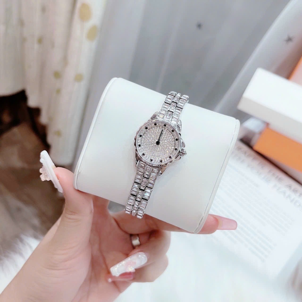 Đồng Hồ Davena Full Đá |Nữ Giới |Silver |Dây Kim Loại Đính Pha Lê |Máy Pin (Quartz) |Size 25mm |donghogiatot.vn