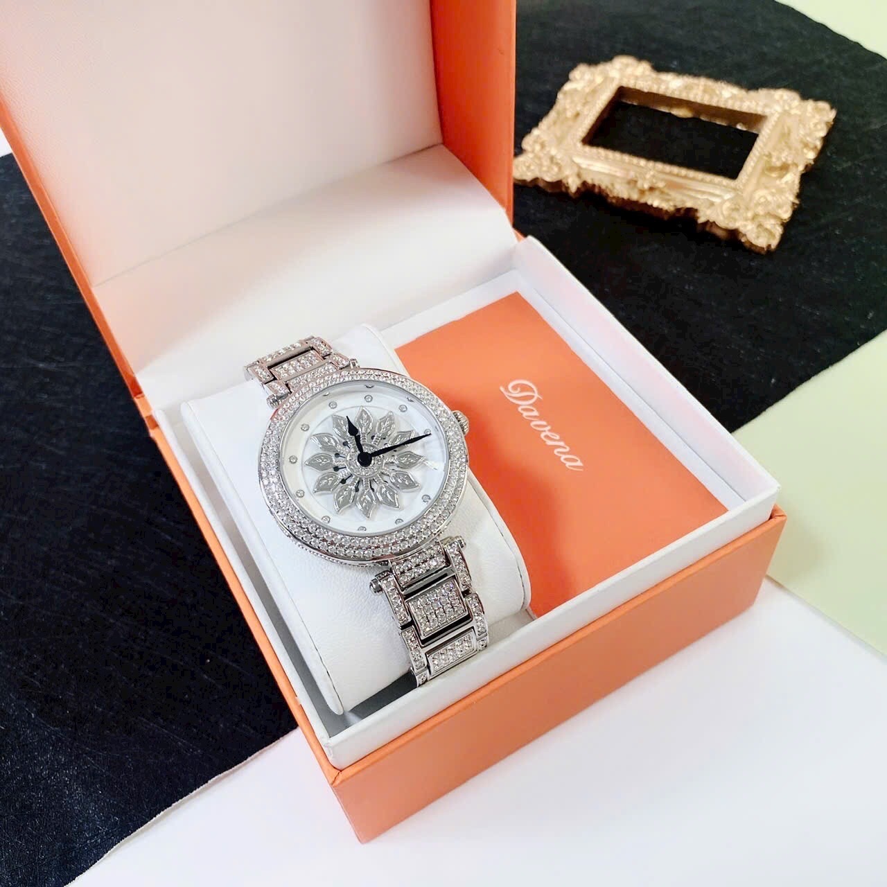 Đồng Hồ Davena Bông Hoa Xoay |Nữ Giới |Đính Đá |Dây Kim Loại Silver |Máy Pin (Quartz) |Size 38mm |donghogiatot.vn