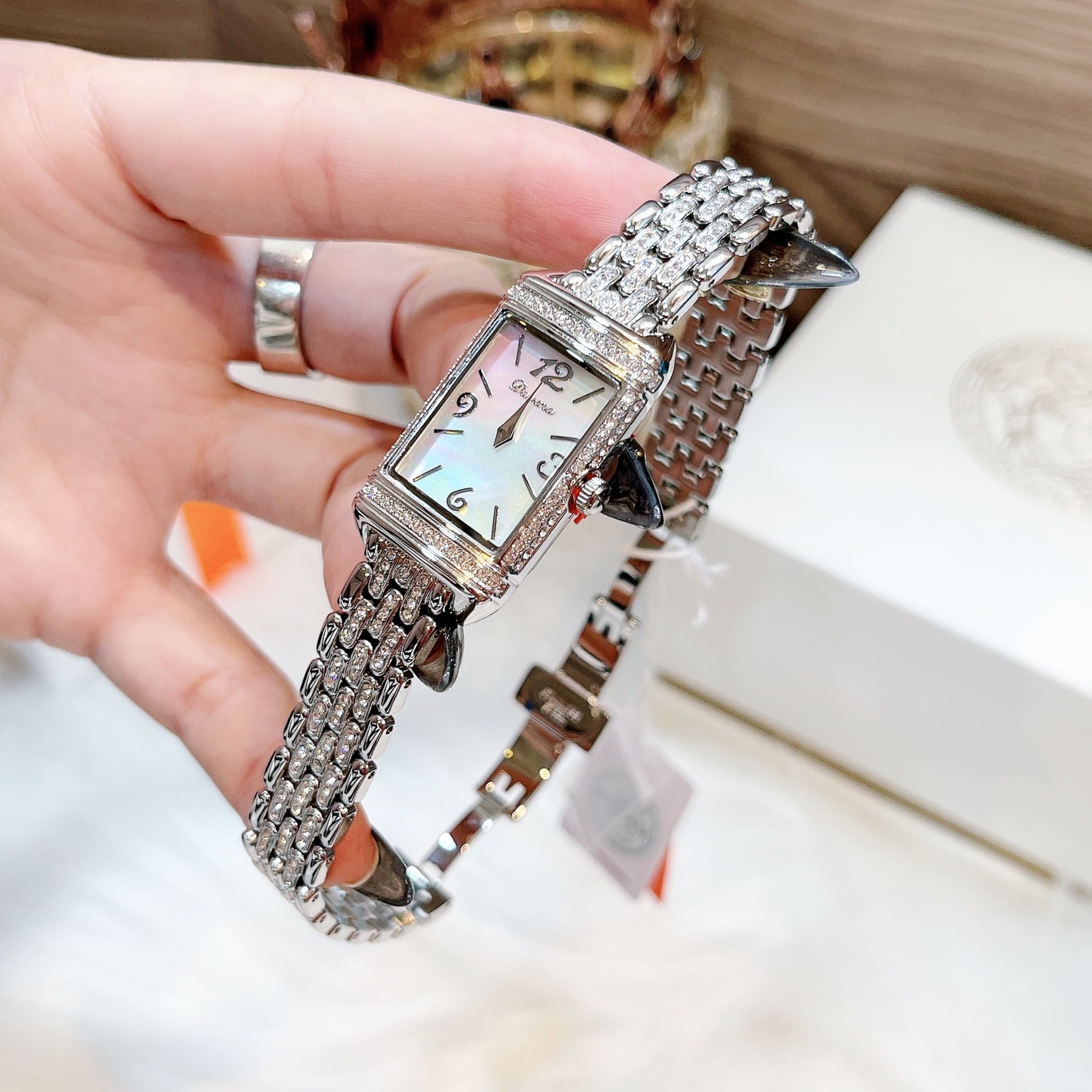 Đồng Hồ Davena Mặt Chữ Nhật |Nữ Giới |Đính Đá |Dây Kim Loại Silver |Máy Pin (Quartz) |Size 19x29mm |donghogiatot.vn