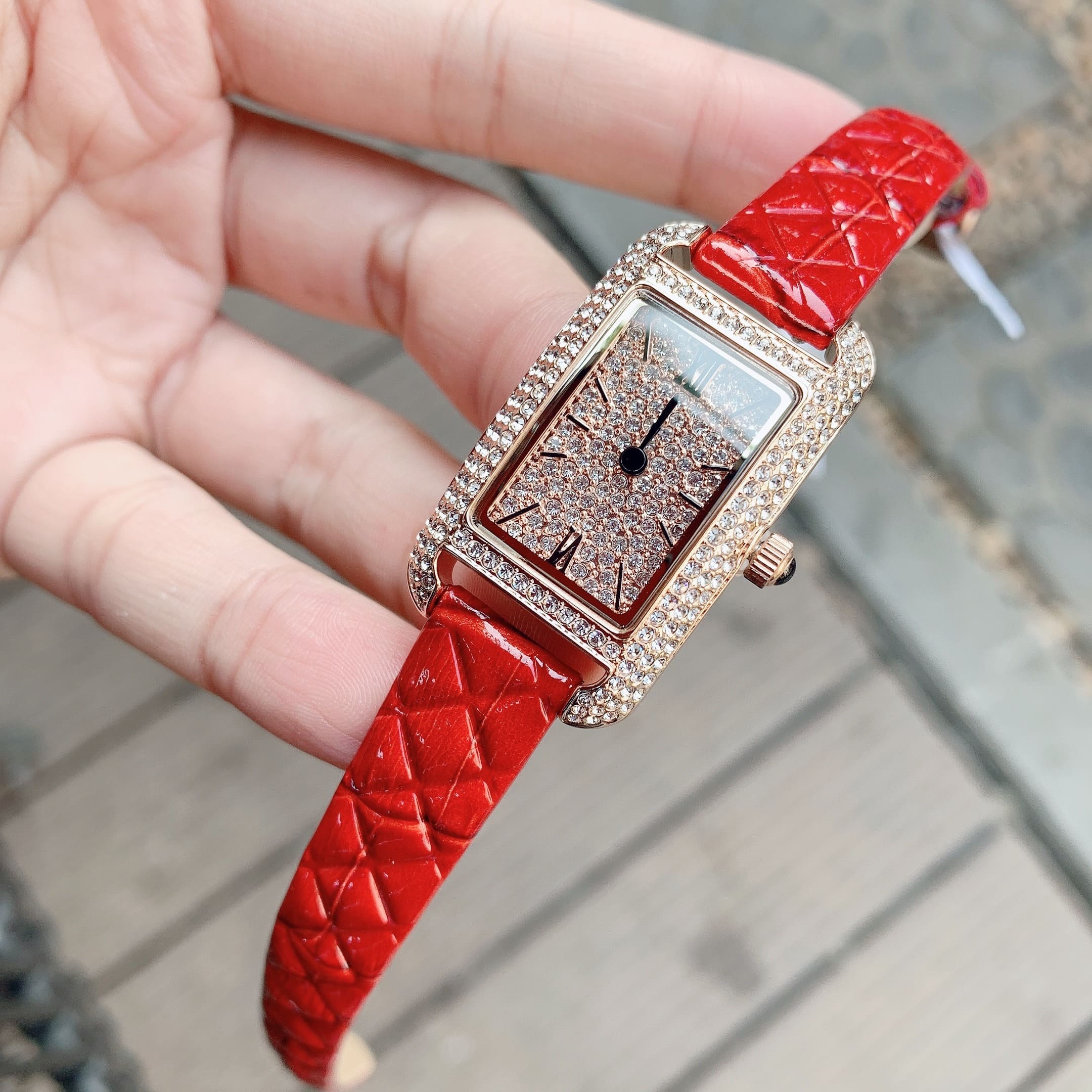 Đồng Hồ Davena Mặt Chữ Nhật |Nữ Giới |Đính Đá |Rose Gold |Dây Da Đỏ |Máy Pin (Quartz) |Size 21x27mm |donghogiatot.vn