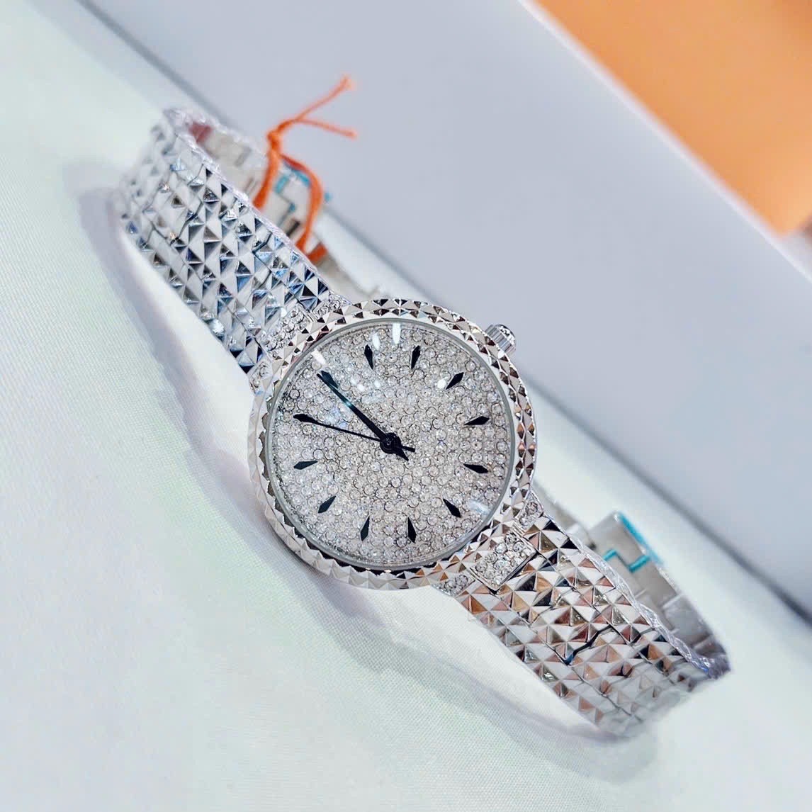 Đồng Hồ Davena Mặt Full Đá |Nữ Giới |Dây Kim Loại Trắng Silver |Máy Pin (Quartz) |Size 32mm |donghgiatot.vn