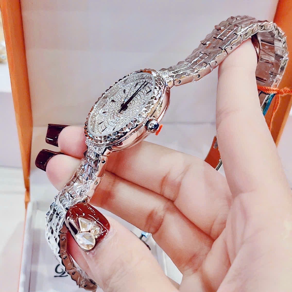 Đồng Hồ Davena Mặt Full Đá |Nữ Giới |Dây Kim Loại Trắng Silver |Máy Pin (Quartz) |Size 32mm |donghgiatot.vn