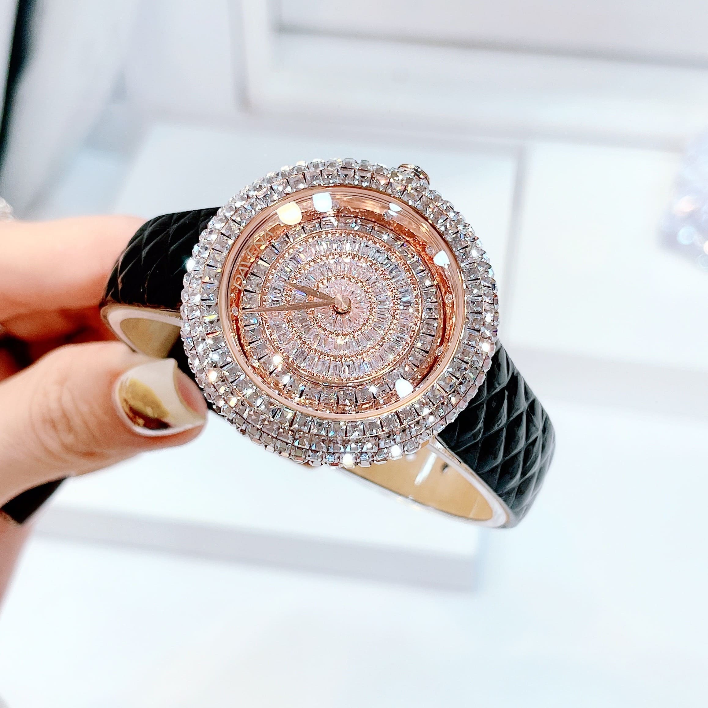Đồng Hồ Davena Mặt Xoay |Nữ Giới |Full Đá Rose Gold |Dây Da Đen |Máy Pin (Quartz) |Size 39mm |donghogiatot.vn