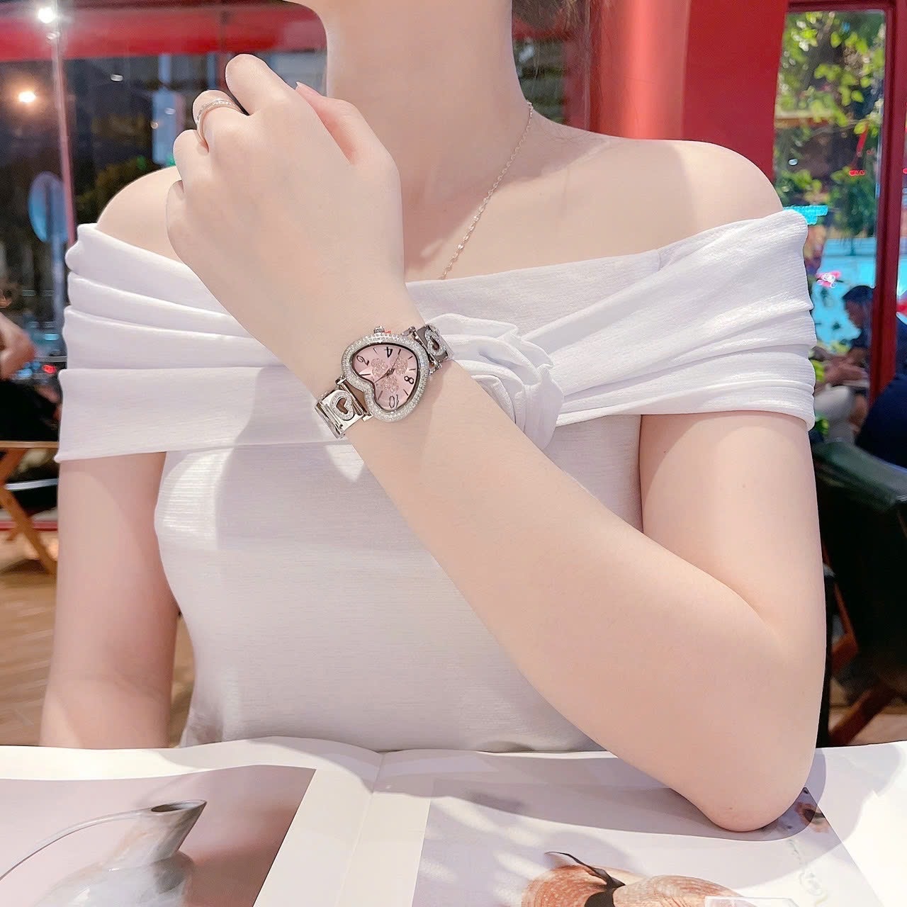 Đồng Hồ Davena Mặt Trái Tim Hồng |Nữ Giới |Silver |Dây Kim Loại |Máy Pin (Quartz) |Size 34mm |donghogiatot.vn