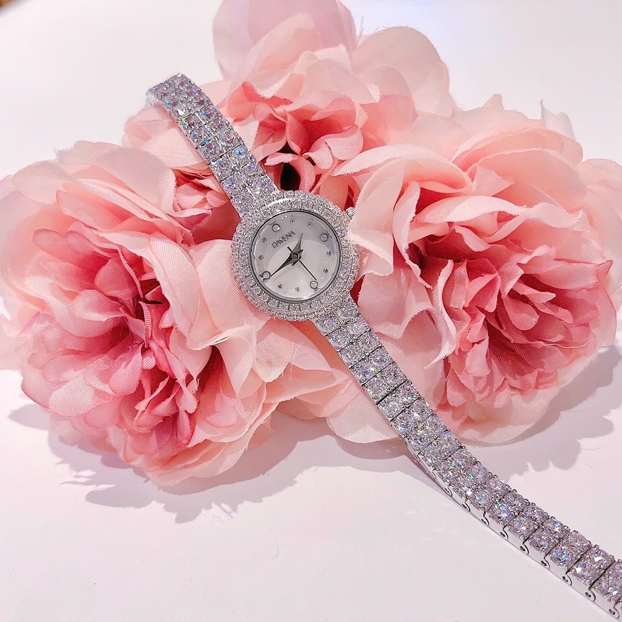 Đồng Hồ Davena Mặt Tròn |Nữ Giới |Silver |Dây Kim Loại Full Đá |Máy Pin (Quartz) |Size 26mm |donghogiatot.vn