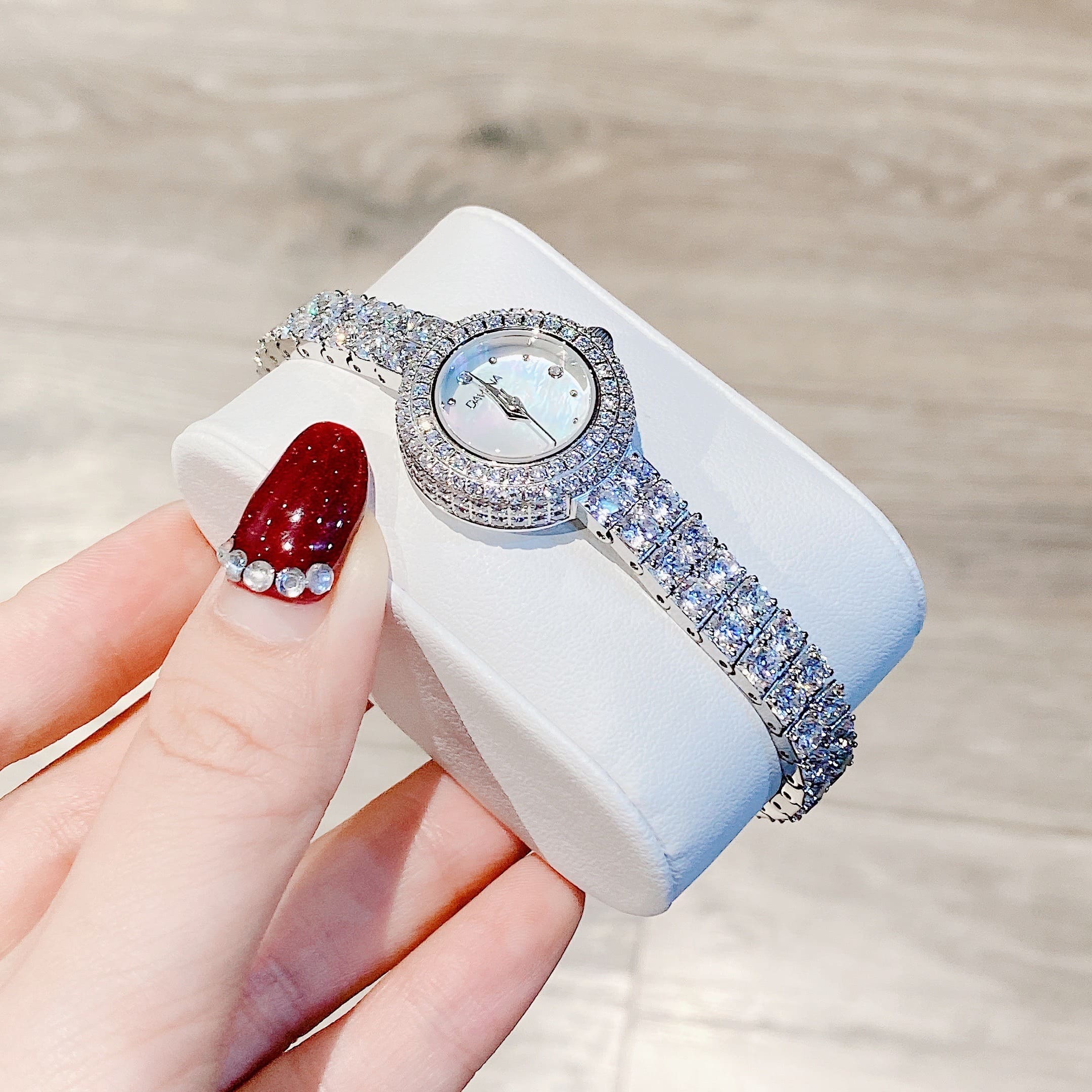 Đồng Hồ Davena Mặt Tròn |Nữ Giới |Silver |Dây Kim Loại Full Đá |Máy Pin (Quartz) |Size 26mm |donghogiatot.vn