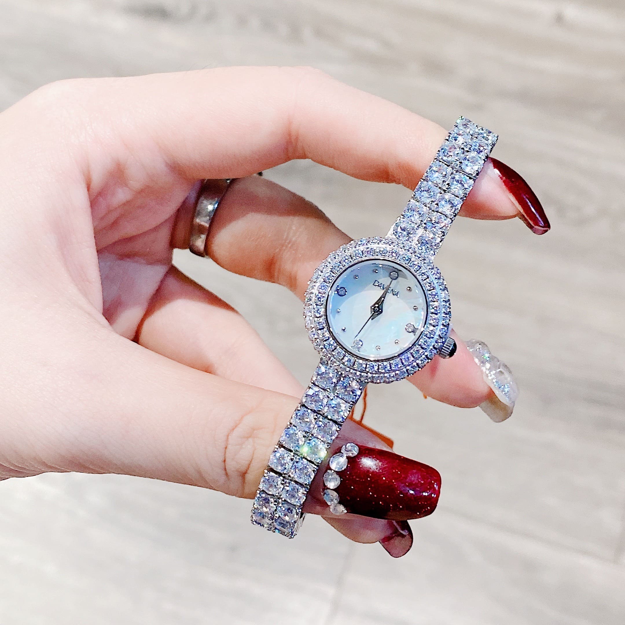 Đồng Hồ Davena Mặt Tròn |Nữ Giới |Silver |Dây Kim Loại Full Đá |Máy Pin (Quartz) |Size 26mm |donghogiatot.vn