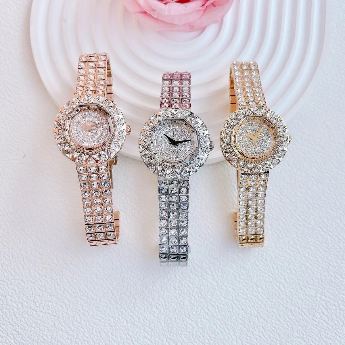 Đồng Hồ Davena Mặt Tròn Xoay |Nữ Giới |Rose Gold |Dây Kim Loại Đính Đá |Máy Pin (Quartz) |Size 38mm |donghogiatot.vn