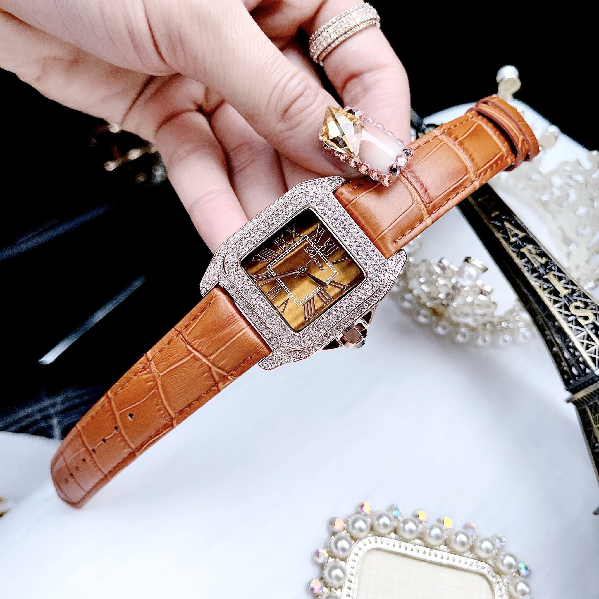 Đồng Hồ Davena Mặt Vuông Nâu Trà |Nữ Giới |Đính Đá |Dây Da Nâu |Máy Pin (Quartz) |Size 37mm |donghogiatot.vn
