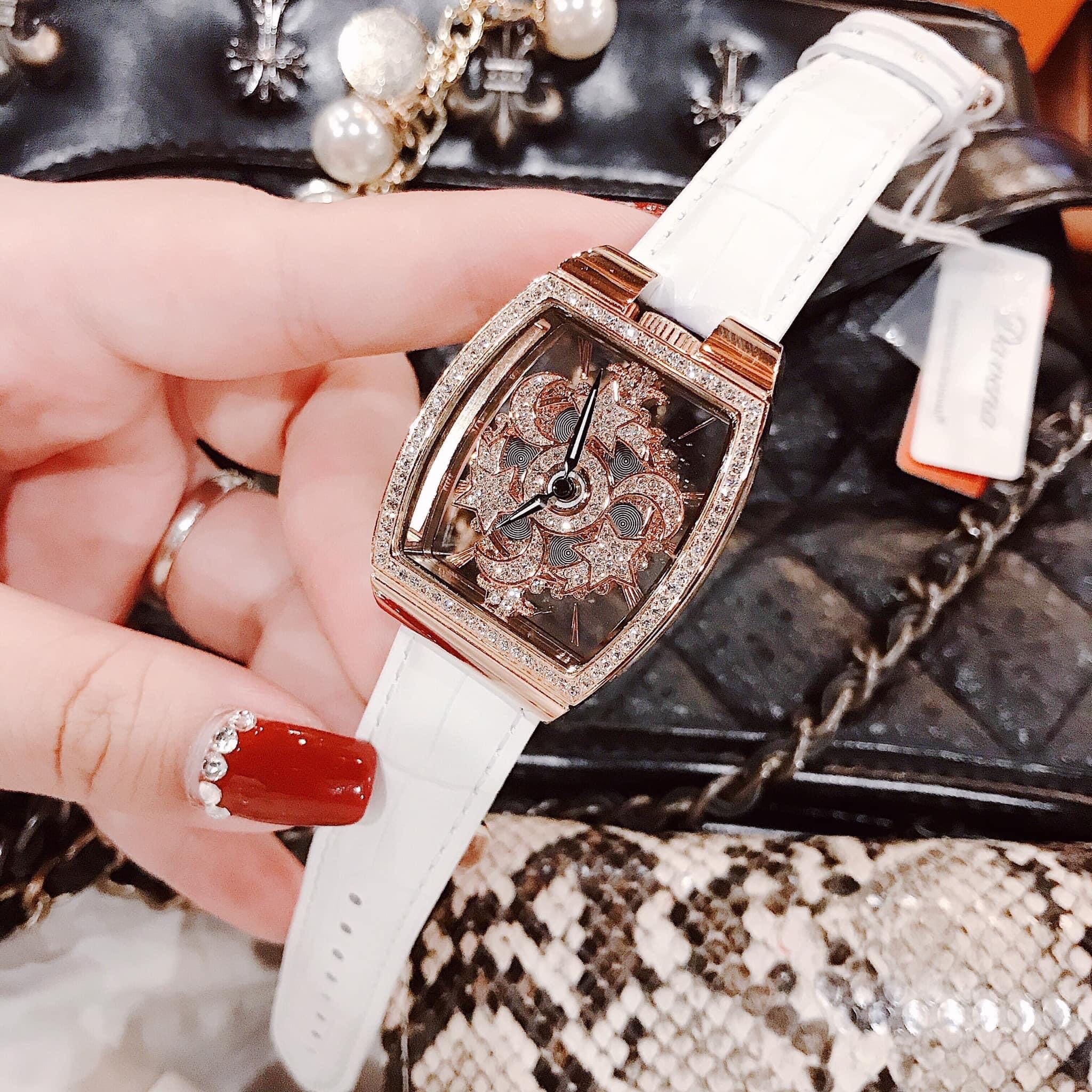 Đồng Hồ Davena Trăng Sao Xoay |Nữ Giới |Mặt Rose Gold |Dây Da Trắng |Máy Pin (Quartz) |Size 32x44mm |donghogiatot.vn