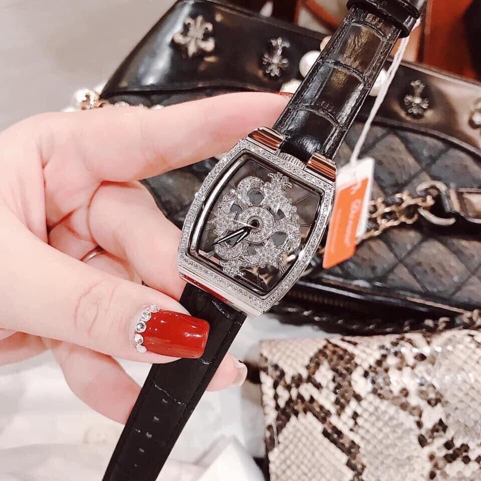 Đồng Hồ Davena Trăng Sao Xoay |Nữ Giới |Mặt Chữ Nhật |Dây Da Đen |Máy Pin (Quartz) |Size 32x44mm |donghogiatot.vn