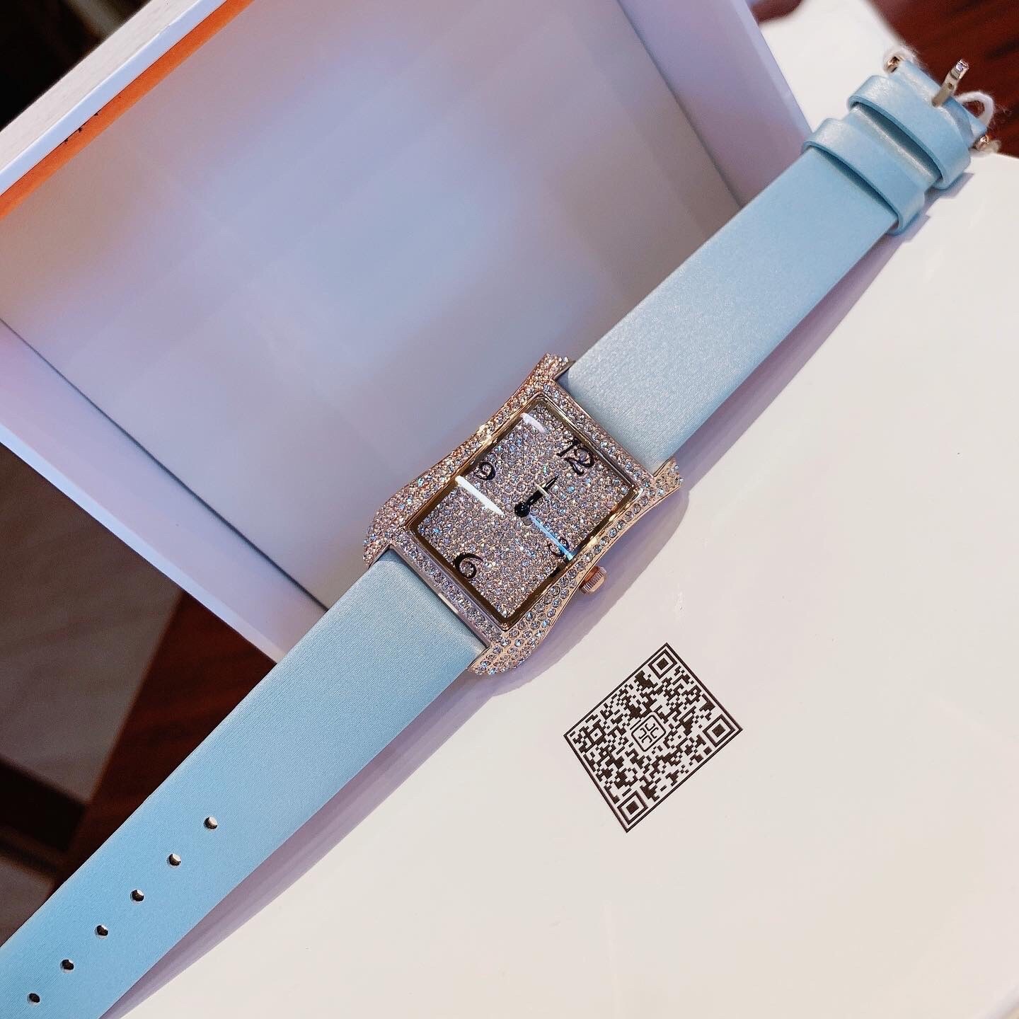 Đồng Hồ Davena Tựa Hermes |Nữ Giới |Full Đá Rose Gold |Dây Da Xanh |Máy Pin (Máy Quartz) |Size 28x40mm |donghogiatot.vn