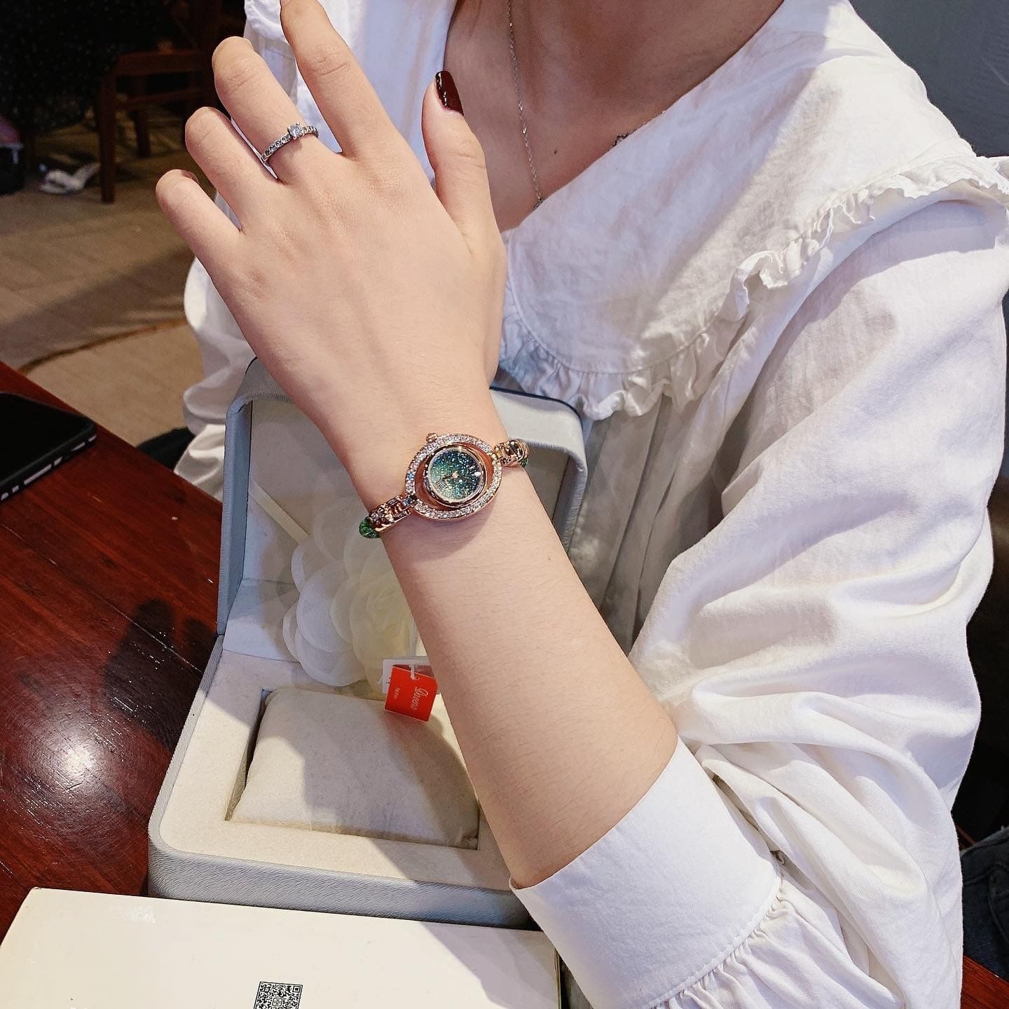 Đồng Hồ Davena Vòng Tay |Nữ Giới |Rose Gold |Đính Đá Xanh Lá |Dây Kim Loại |Máy Pin (Quartz) |donghogiatot.vn