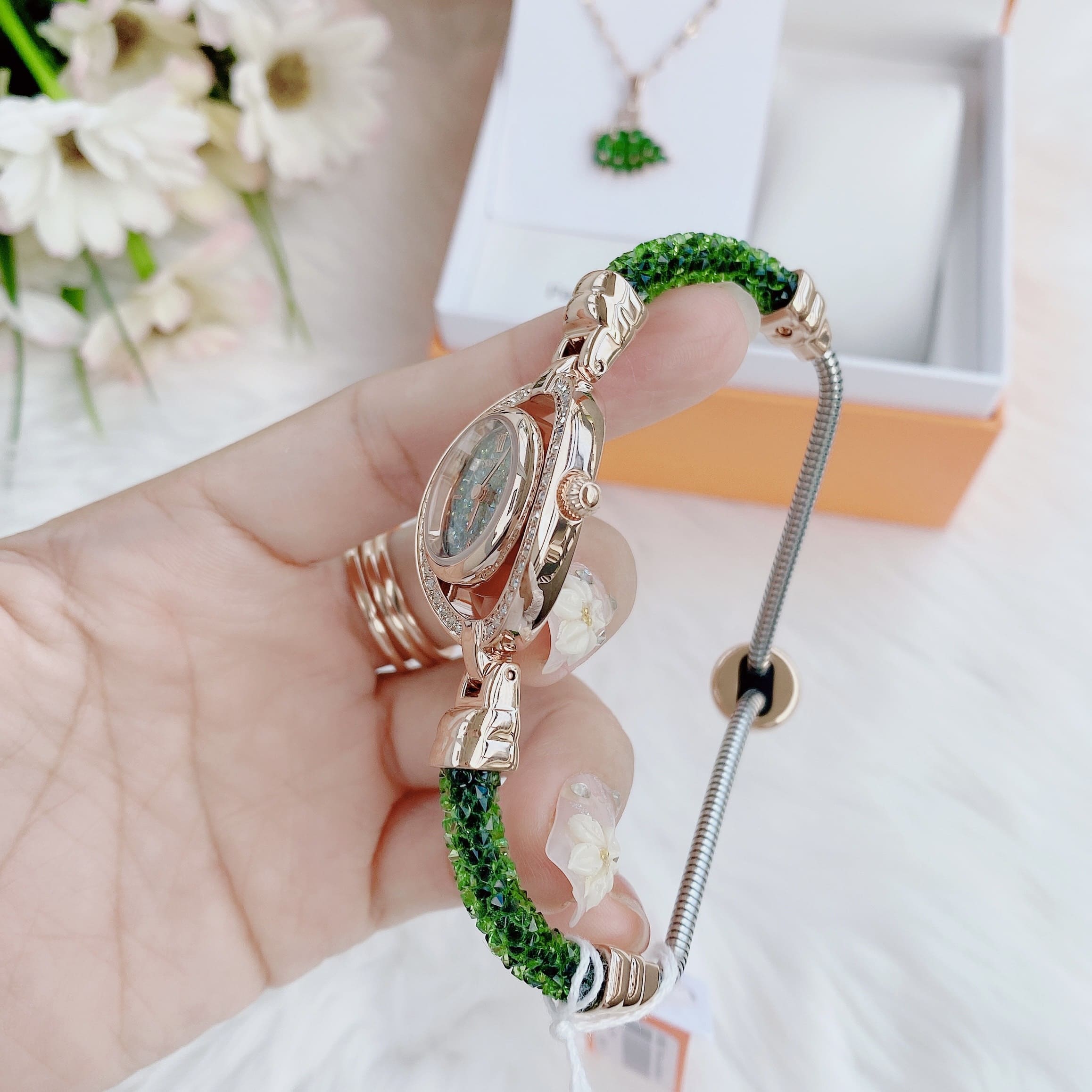 Đồng Hồ Davena Vòng Tay |Nữ Giới |Rose Gold |Đính Đá Xanh Lá |Dây Kim Loại |Máy Pin (Quartz) |donghogiatot.vn