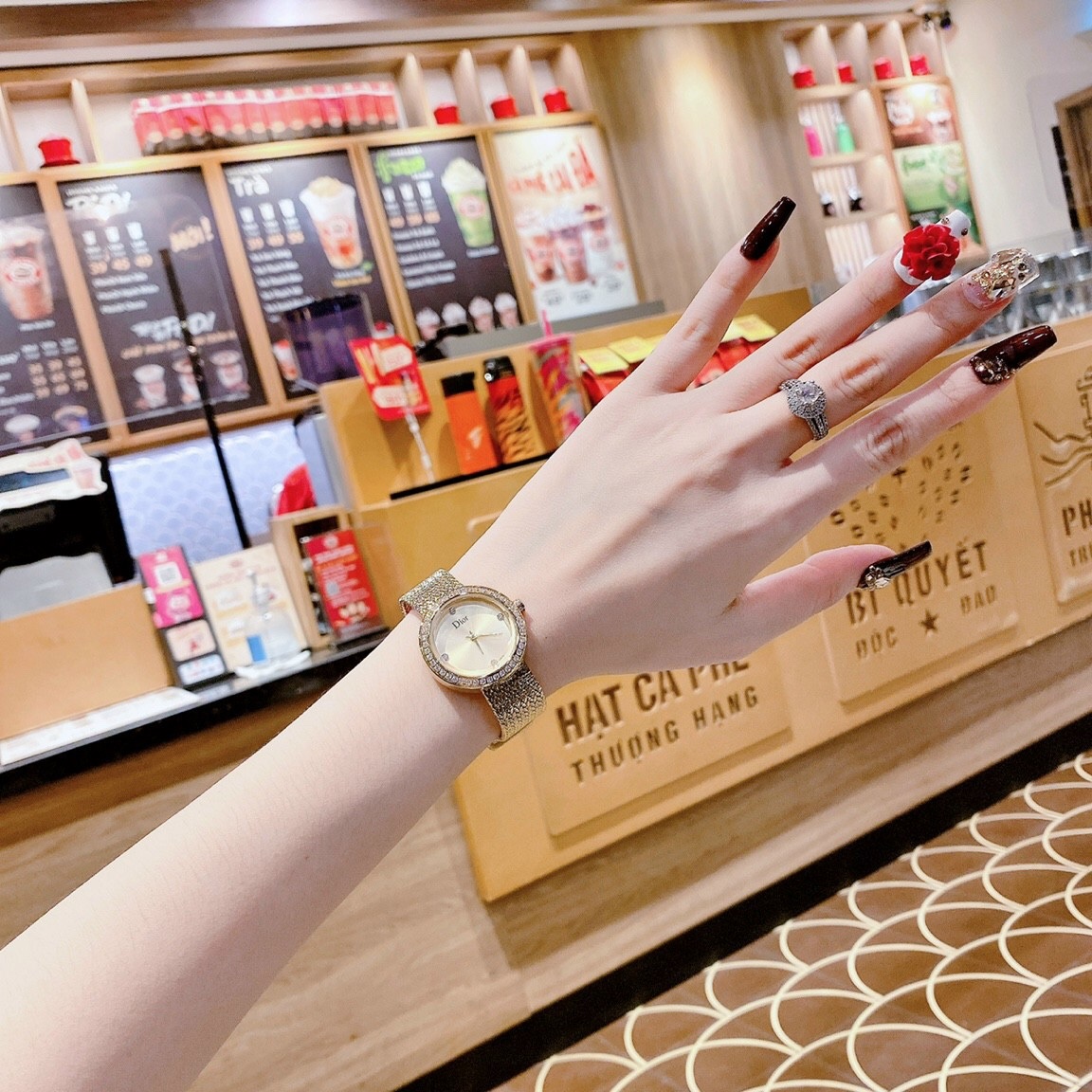 Đồng Hồ Christian Dior Satine |Nữ Giới |Mặt Tròn |Đính Đá |Dây Thép Lưới Vàng Gold |Máy Pin (Quartz) |Size 30mm |donghogiatot.vn