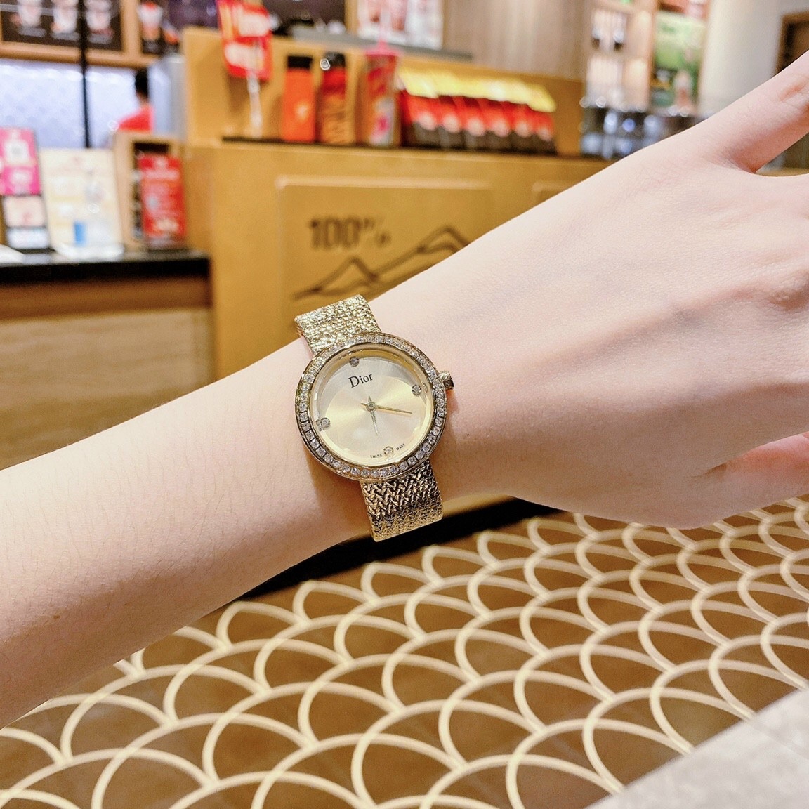 Đồng Hồ Christian Dior Satine |Nữ Giới |Mặt Tròn |Đính Đá |Dây Thép Lưới Vàng Gold |Máy Pin (Quartz) |Size 30mm |donghogiatot.vn