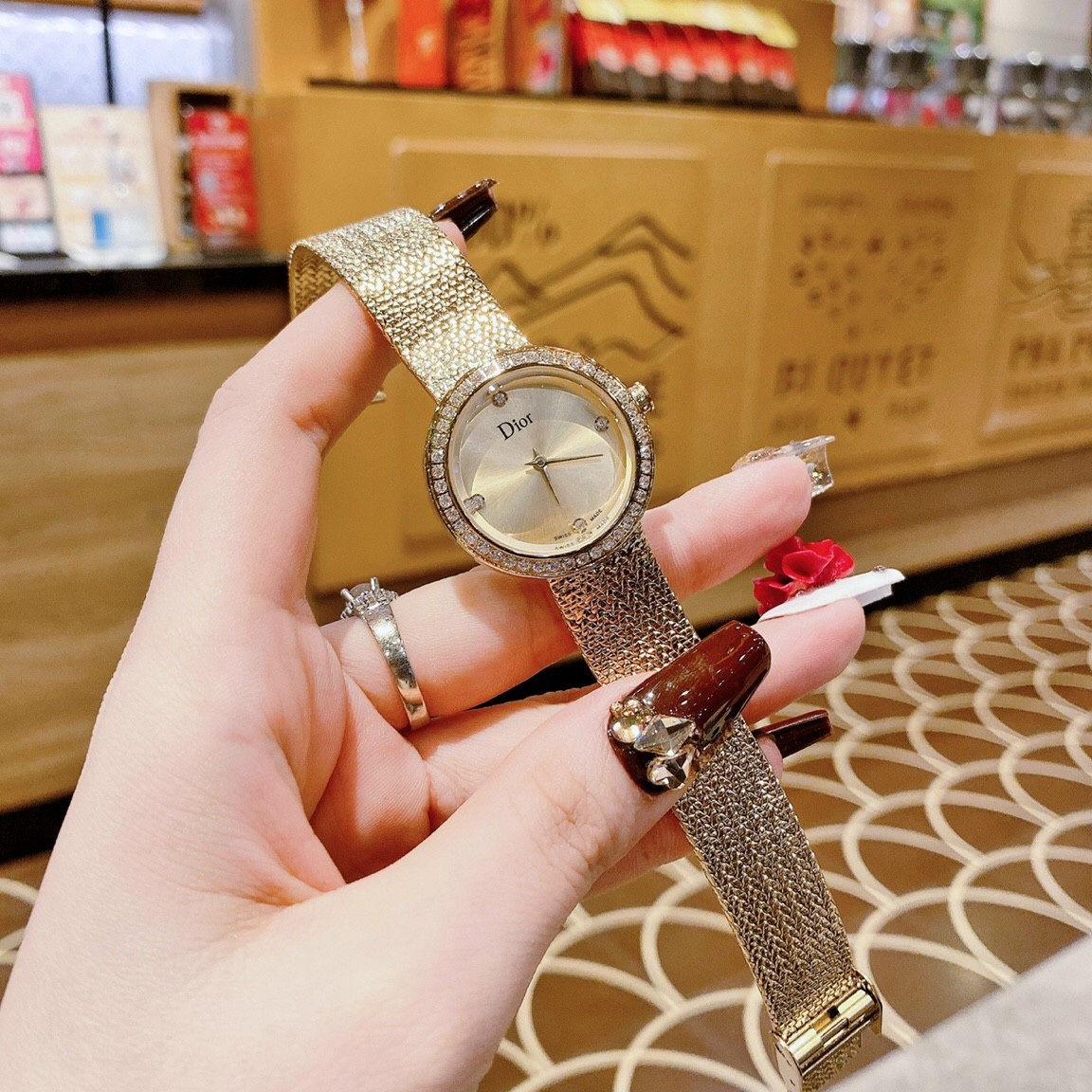 Đồng Hồ Christian Dior Satine |Nữ Giới |Mặt Tròn |Đính Đá |Dây Thép Lưới Vàng Gold |Máy Pin (Quartz) |Size 30mm |donghogiatot.vn