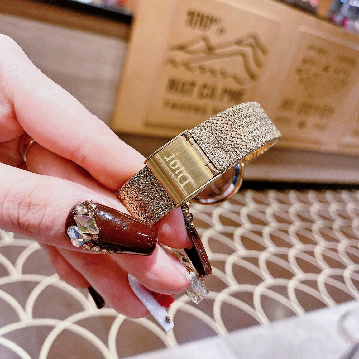 Đồng Hồ Christian Dior Satine |Nữ Giới |Mặt Tròn |Đính Đá |Dây Thép Lưới Vàng Gold |Máy Pin (Quartz) |Size 30mm |donghogiatot.vn