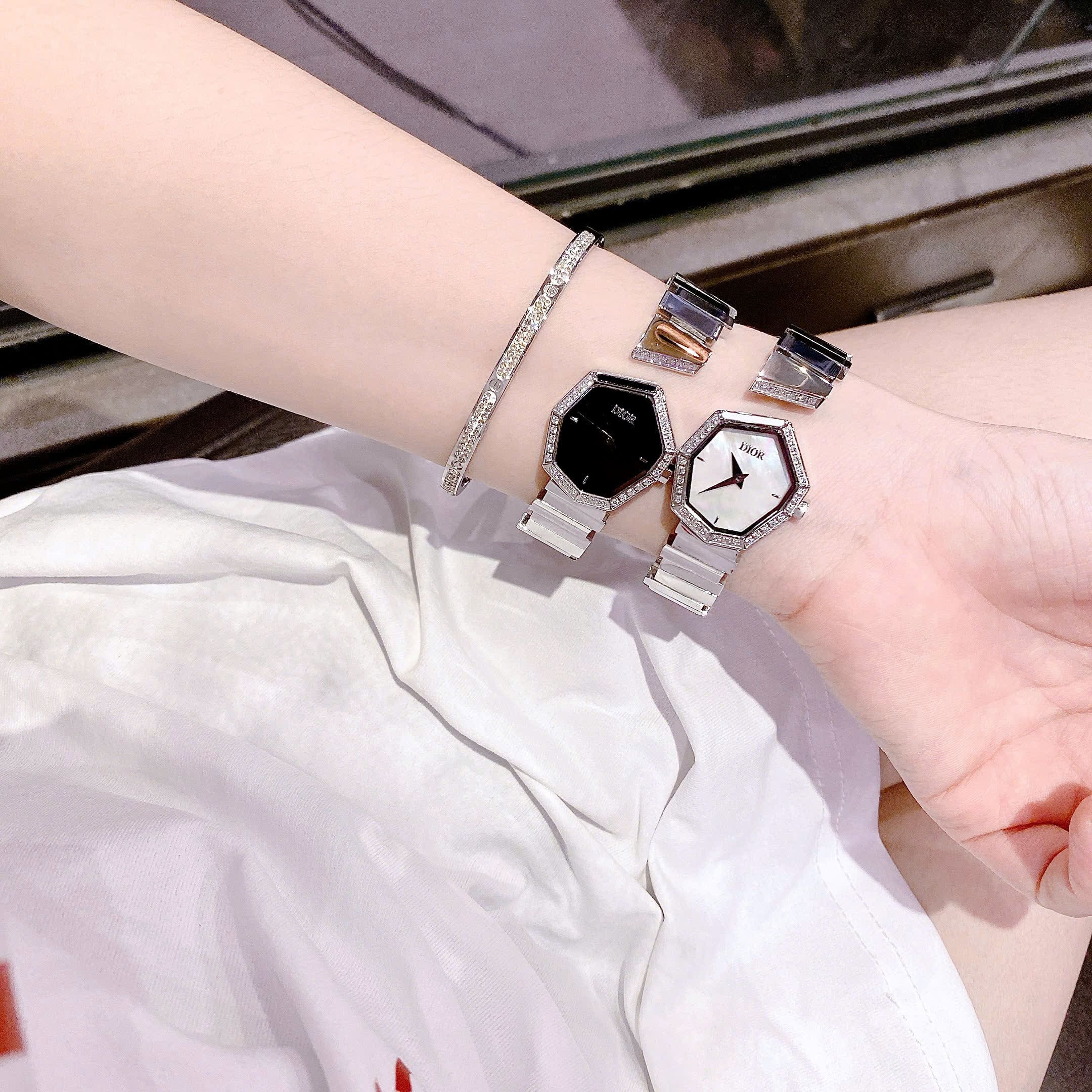 Đồng Hồ Christian Dior Gem |Nữ Giới |Mặt Đen |Đính Đá |Kiềng Lắc Tay Silver |Máy Pin (Quartz) |Size 30mm |donghogiatot.vn