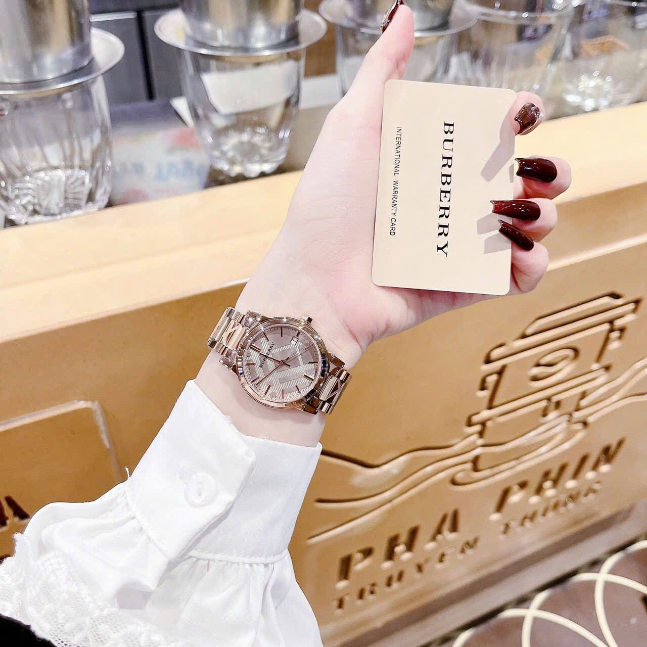Đồng Hồ Burberry The City |Nữ Giới |Mặt Tròn |Dây Kim Loại Rose Gold |Máy Pin (Quartz) |Size 34mm |donghogiatot.vn