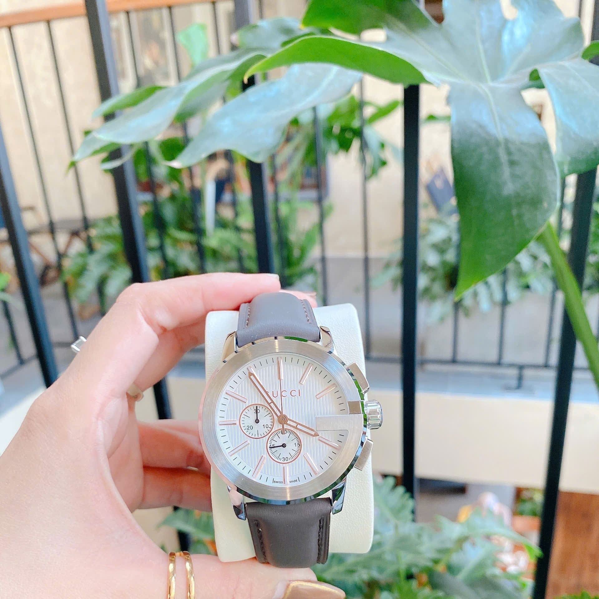 Đồng Hồ Gucci G-Timeless G-Chrono |Nam |Mặt Trắng |Silver |Dây Da Nâu |Máy Pin (Quartz) |Size 42mm |donghogiatot.vn