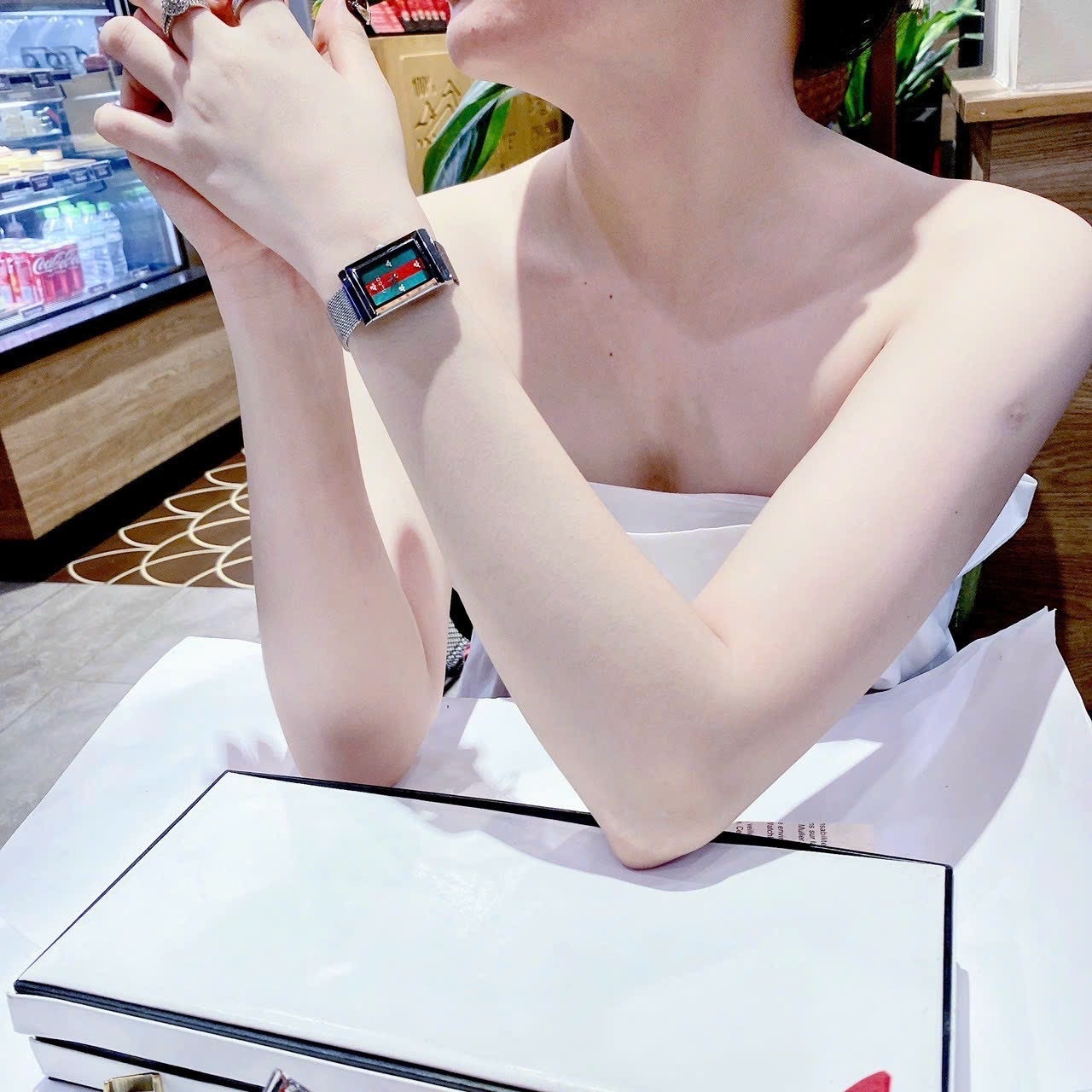 Đồng Hồ Gucci G-Frame |Nữ |Mặt Chữ Nhật Nhiều Màu |Dây Lưới Silver |Máy Pin (Quartz) |Size 21x34mm |donghogiatot.vn