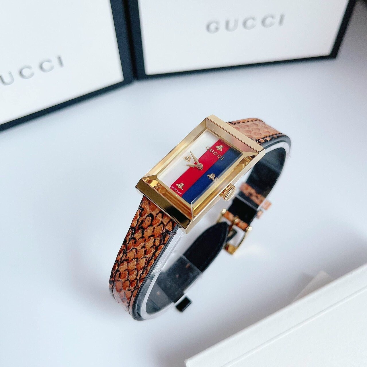 Đồng Hồ Gucci G-Frame |Nữ |Mặt Chữ Nhật |Vàng Gold |Dây Da Nâu |Máy Pin (Quartz) |Size 21x34mm |donghogiatot.vn