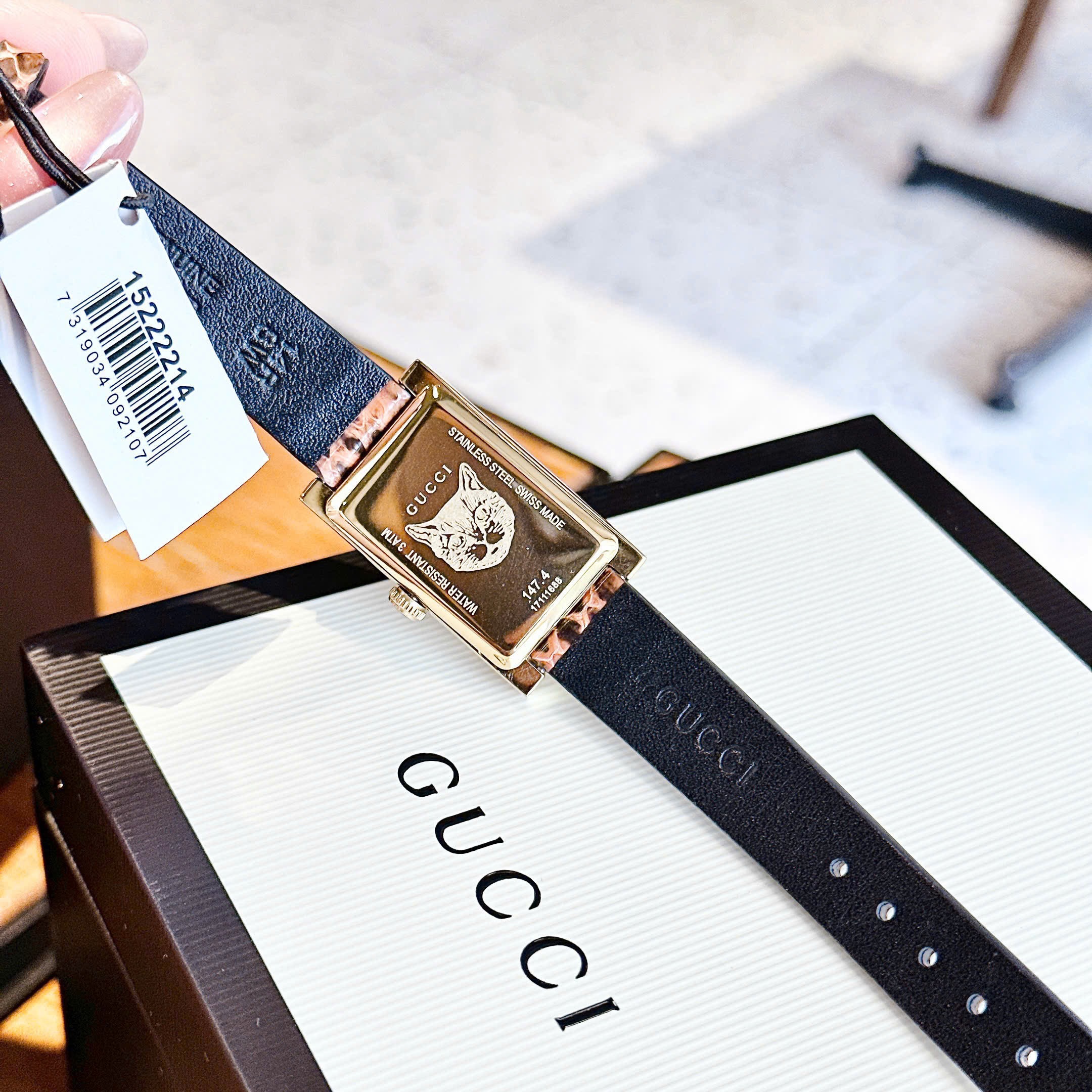 Đồng Hồ Gucci G-Frame |Nữ |Mặt Chữ Nhật |Vàng Gold |Dây Da Nâu |Máy Pin (Quartz) |Size 21x34mm |donghogiatot.vn