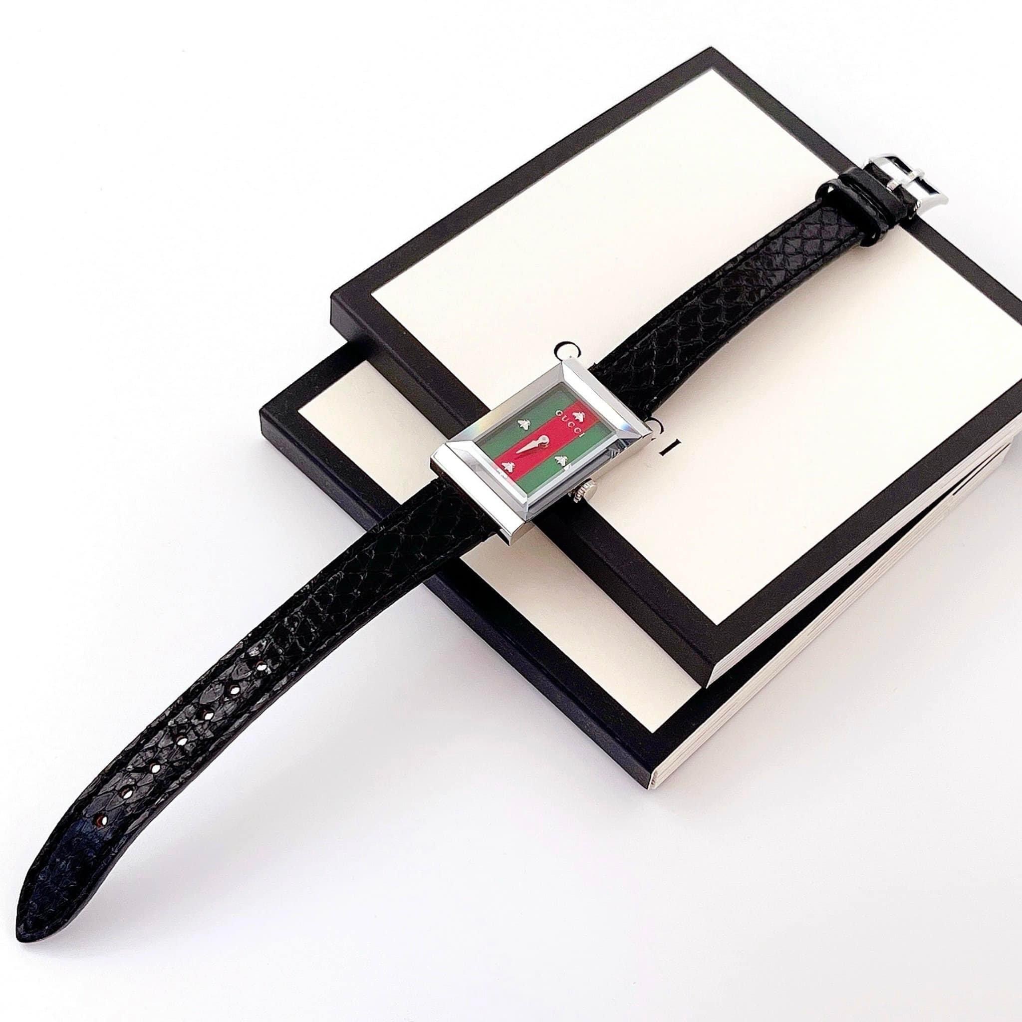 Đồng Hồ Gucci G-Frame |Nữ |Mặt Chữ Nhật Xanh Đỏ |Dây Da Đen |Máy Pin (Quartz) |Size 21x34mm |donghogiatot.vn