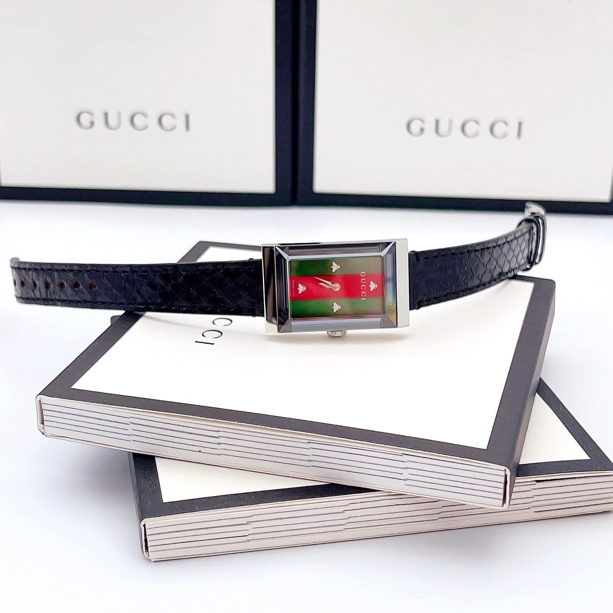 Đồng Hồ Gucci G-Frame |Nữ |Mặt Chữ Nhật Xanh Đỏ |Dây Da Đen |Máy Pin (Quartz) |Size 21x34mm |donghogiatot.vn