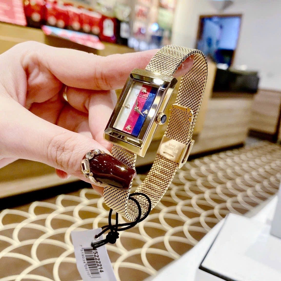 Đồng Hồ Gucci |Nữ |Mặt Chữ Nhật Xanh Đỏ Trắng |Dây Lưới Vàng Gold |Máy Pin (Quartz) |Size 21x34mm |donghogiatot.vn