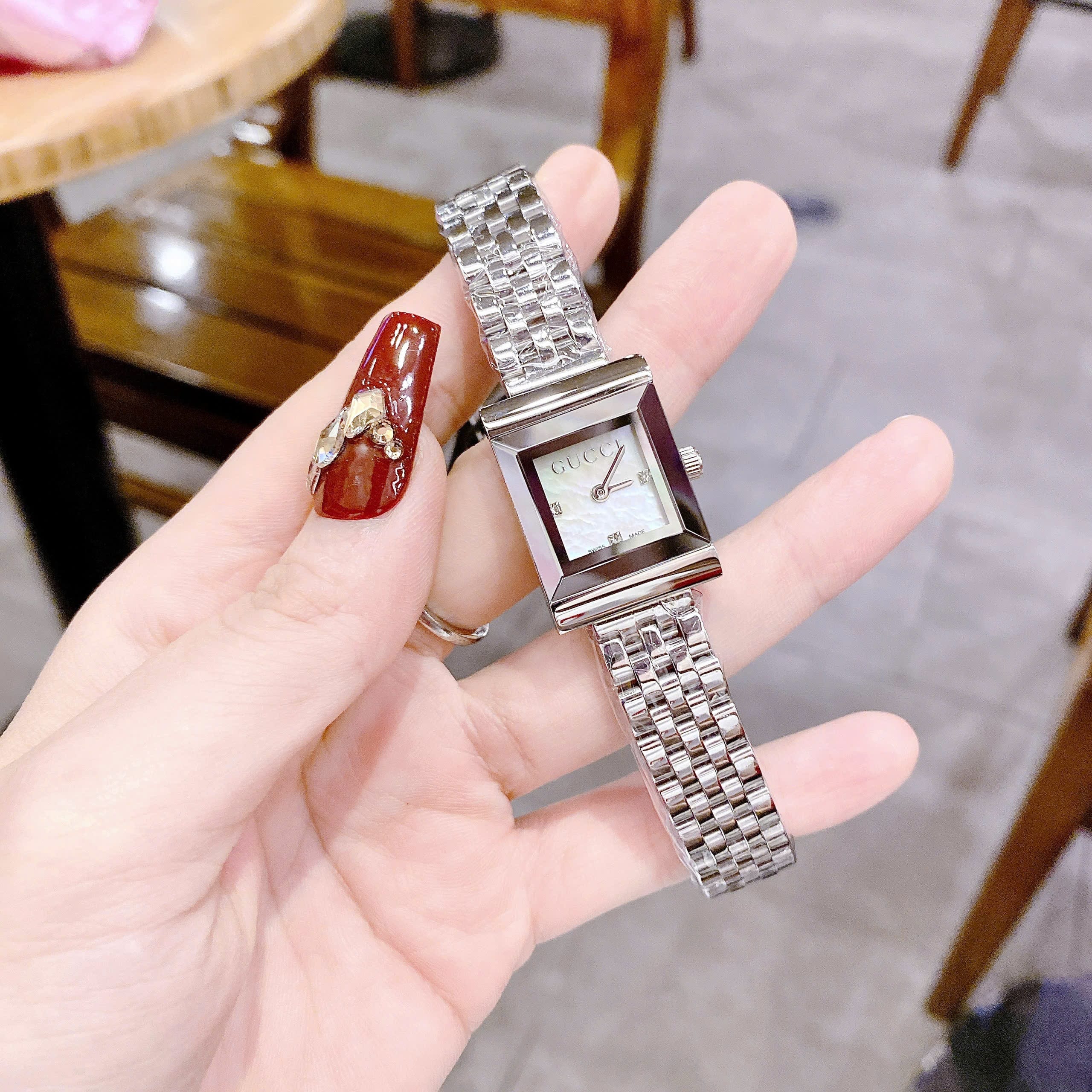 Đồng Hồ Gucci G-Frame |Nữ Giới |Mặt Vuông |Dây Kim Loại Trắng Silver |Máy Pin (Quartz) |Size 19mm |donghogiatot.vn