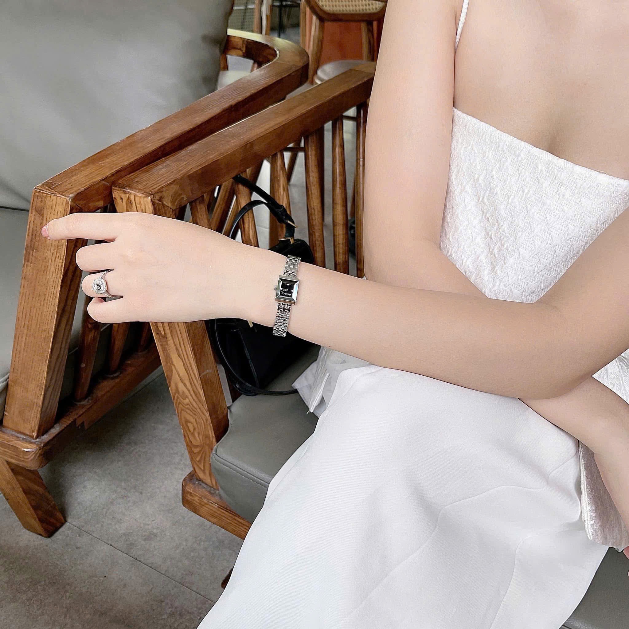 Đồng Hồ Gucci G-Frame |Nữ Giới |Mặt Vuông Đen |Dây Kim Loại Silver |Máy Pin (Quartz) |Size 19mm |donghogiatot.vn