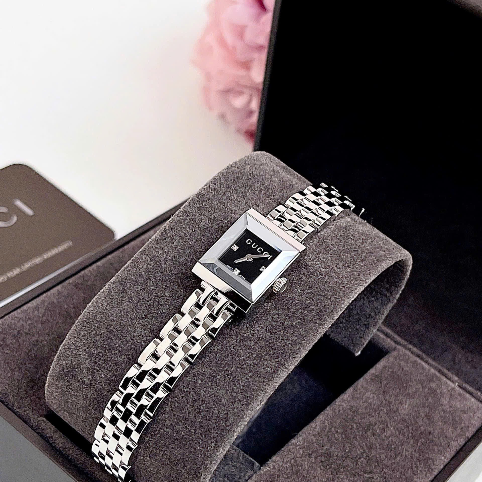 Đồng Hồ Gucci G-Frame |Nữ Giới |Mặt Vuông Đen |Dây Kim Loại Silver |Máy Pin (Quartz) |Size 19mm |donghogiatot.vn