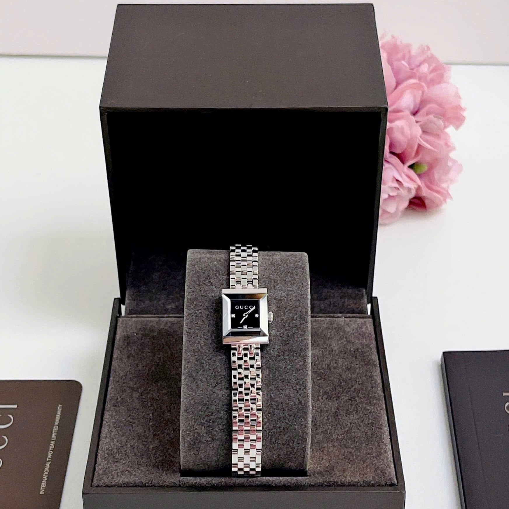 Đồng Hồ Gucci G-Frame |Nữ Giới |Mặt Vuông Đen |Dây Kim Loại Silver |Máy Pin (Quartz) |Size 19mm |donghogiatot.vn