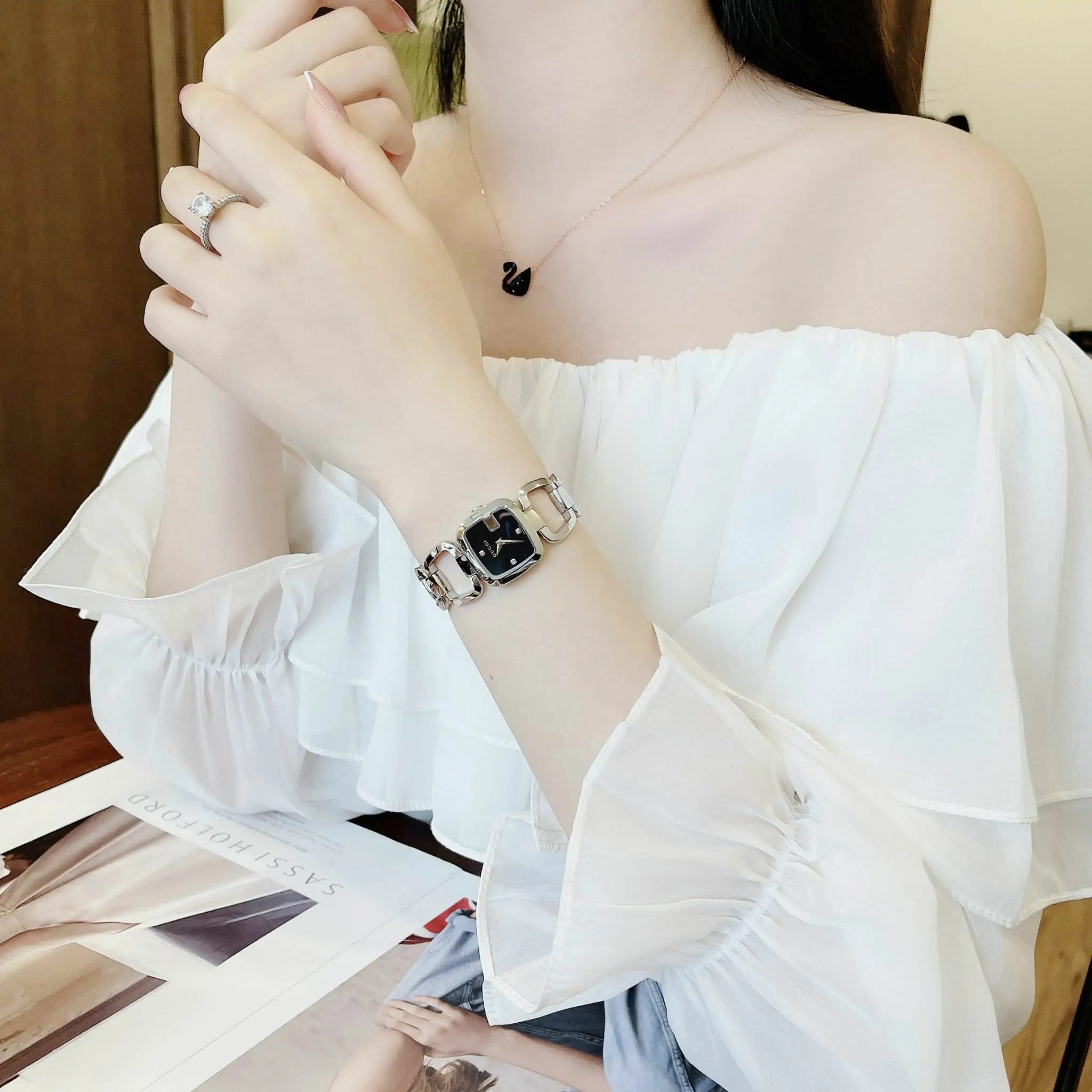 Đồng Hồ Gucci G-Gucci |Nữ Giới |Mặt Vuông Đen |Lắc Tay Silver |Máy Pin (Quartz) |Size 24mm |donghogiatot.vn