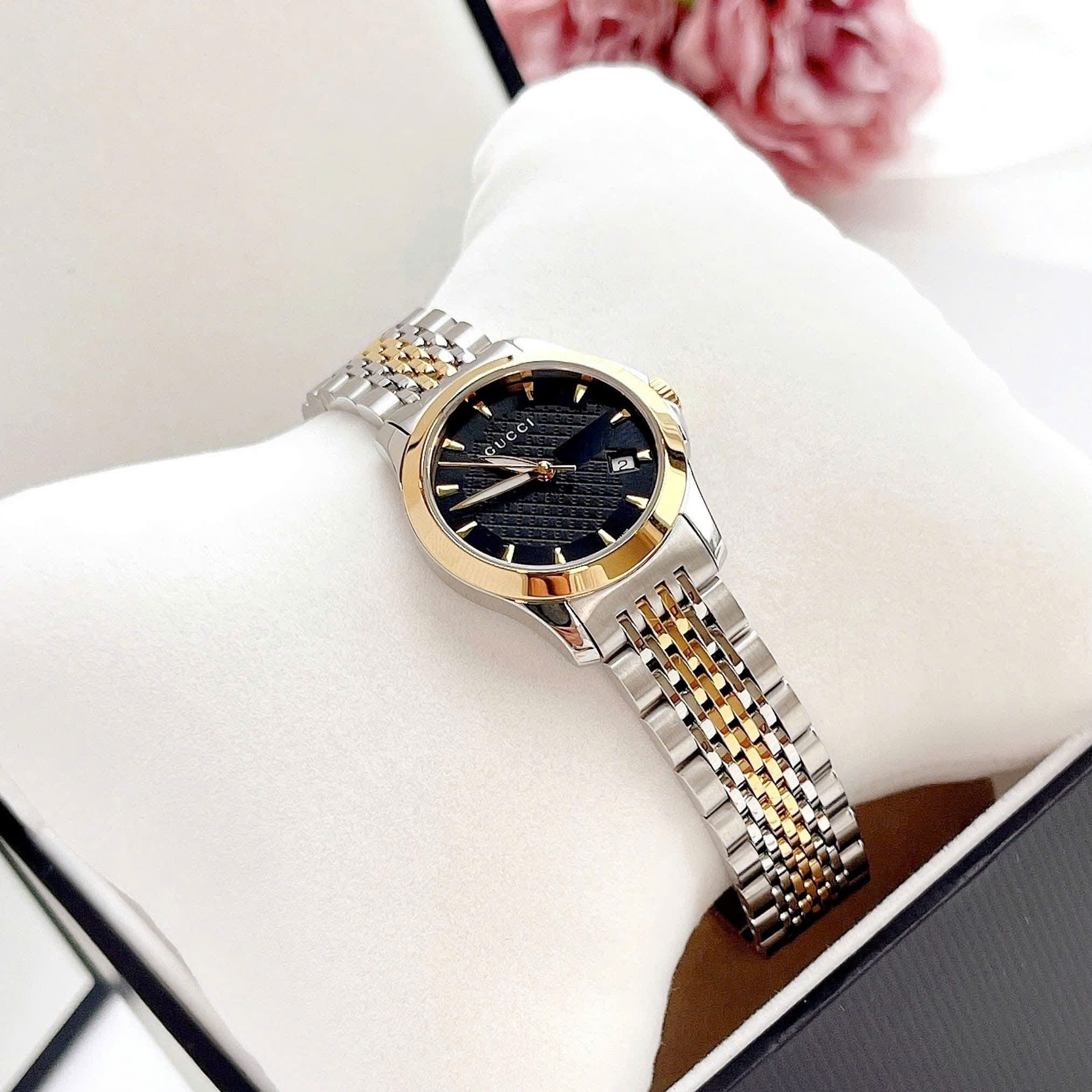 Đồng Hồ Gucci G-Timeless Black |Nữ Giới |Dây Kim Loại Demi Vàng Gold |Máy Pin (Quartz) |Size 28mm |donghogiatot.vn