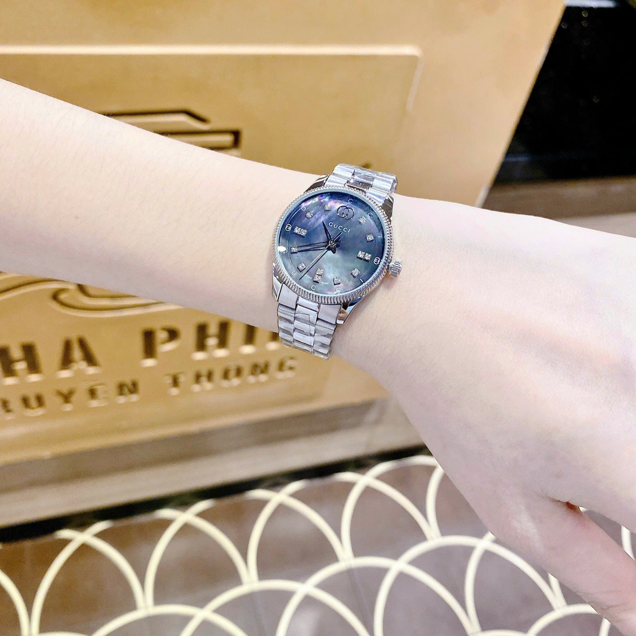 Đồng Hồ Gucci G-Timeless Diamond |Nữ Giới |Mặt Khảm Trai |Dây Kim Loại Silver |Máy Pin (Quartz) |Size 30mm |donghogiatot.vn