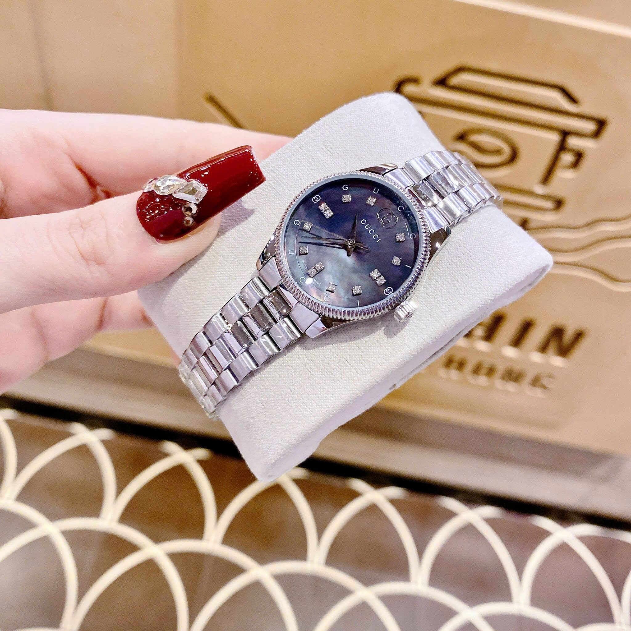 Đồng Hồ Gucci G-Timeless Diamond |Nữ Giới |Mặt Khảm Trai |Dây Kim Loại Silver |Máy Pin (Quartz) |Size 30mm |donghogiatot.vn