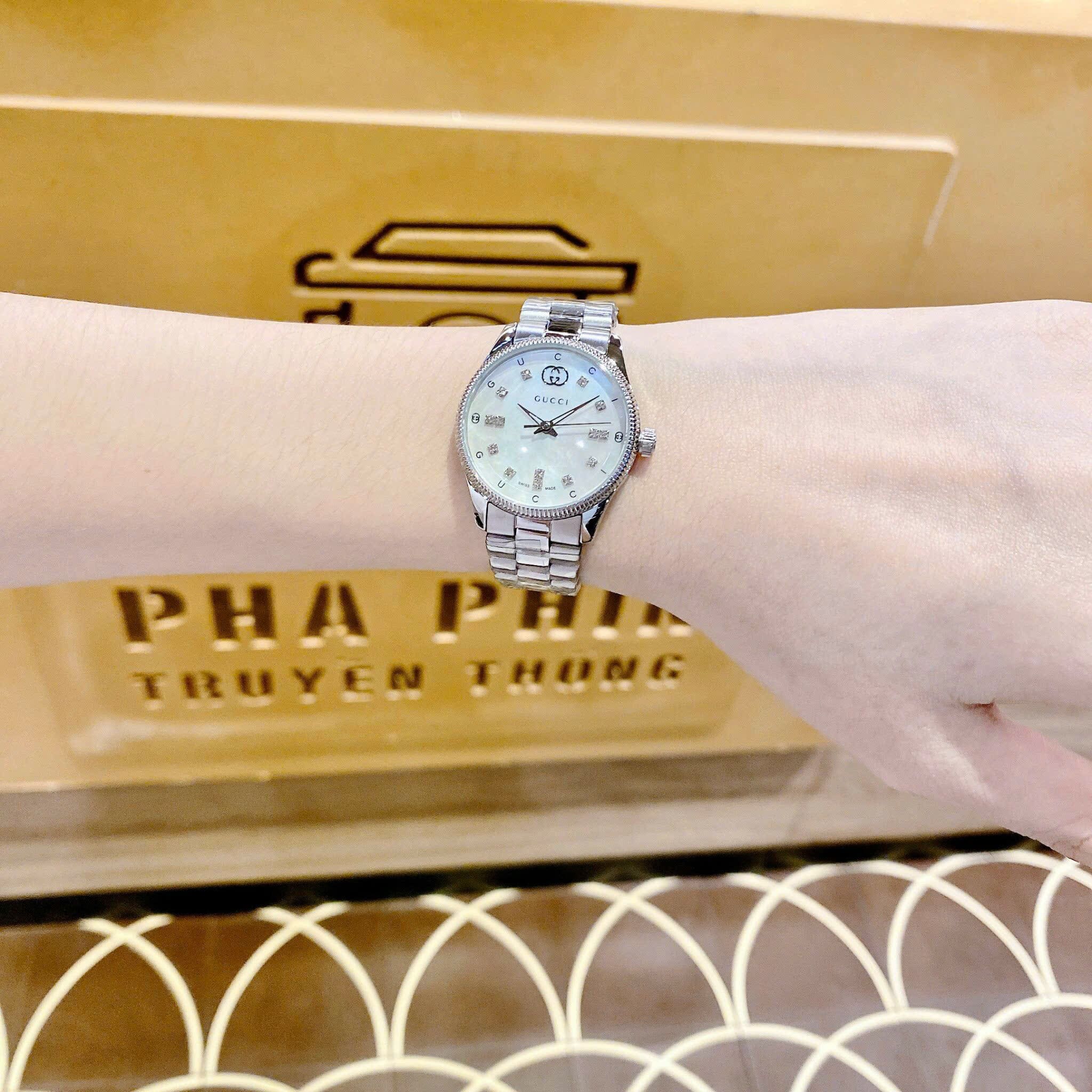 Đồng Hồ Gucci G-Timeless Diamond |Nữ Giới |Mặt Xà Cừ |Dây Kim Loại Trắng Silver |Máy Pin (Quartz) |Size 30mm |donghogiatot.vn