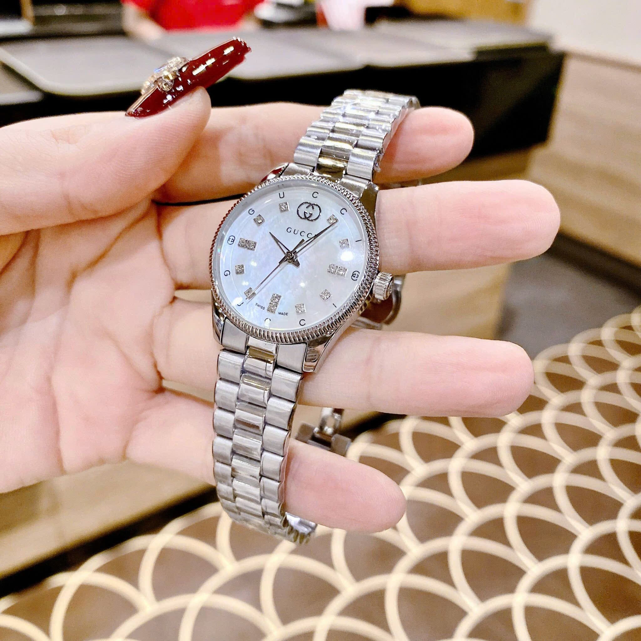 Đồng Hồ Gucci G-Timeless Diamond |Nữ Giới |Mặt Xà Cừ |Dây Kim Loại Trắng Silver |Máy Pin (Quartz) |Size 30mm |donghogiatot.vn