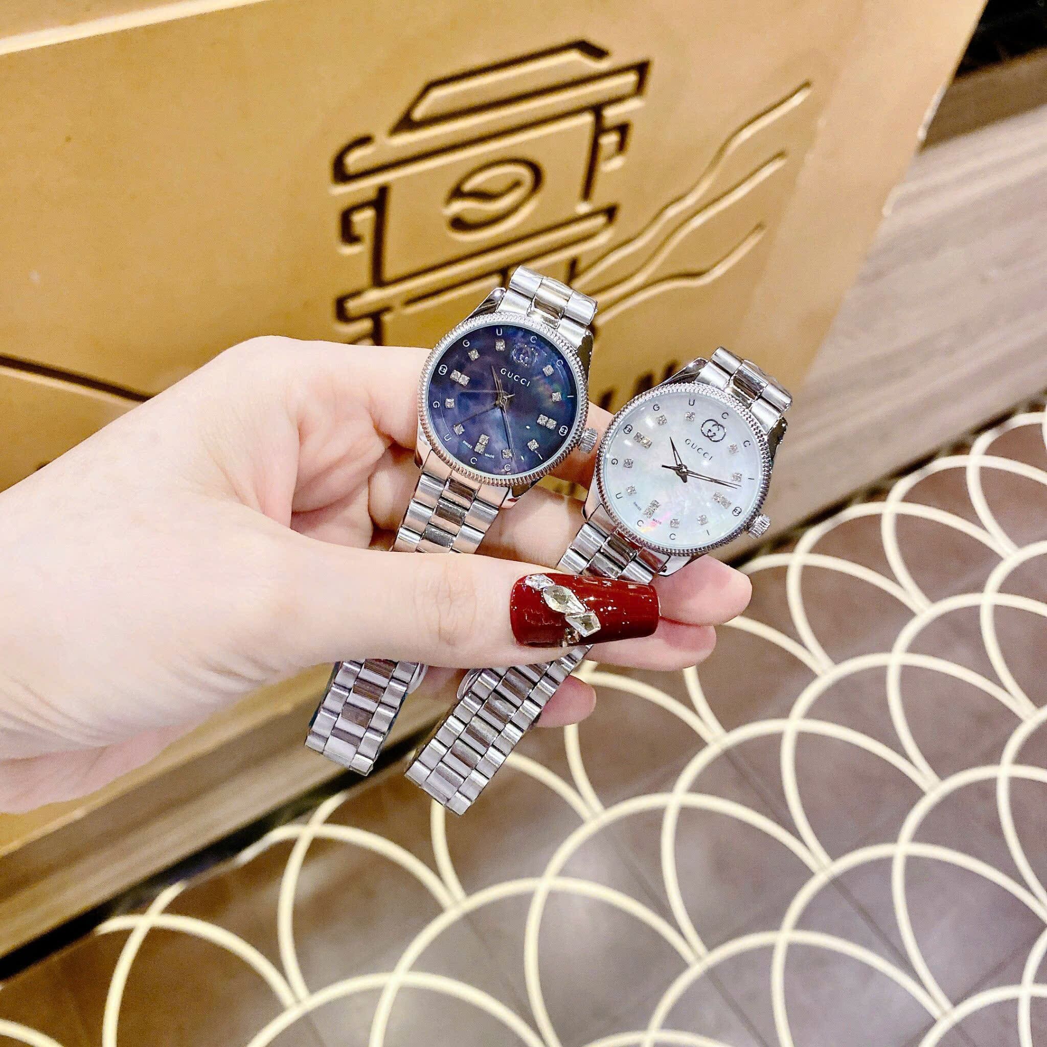 Đồng Hồ Gucci G-Timeless Diamond |Nữ Giới |Mặt Xà Cừ |Dây Kim Loại Trắng Silver |Máy Pin (Quartz) |Size 30mm |donghogiatot.vn