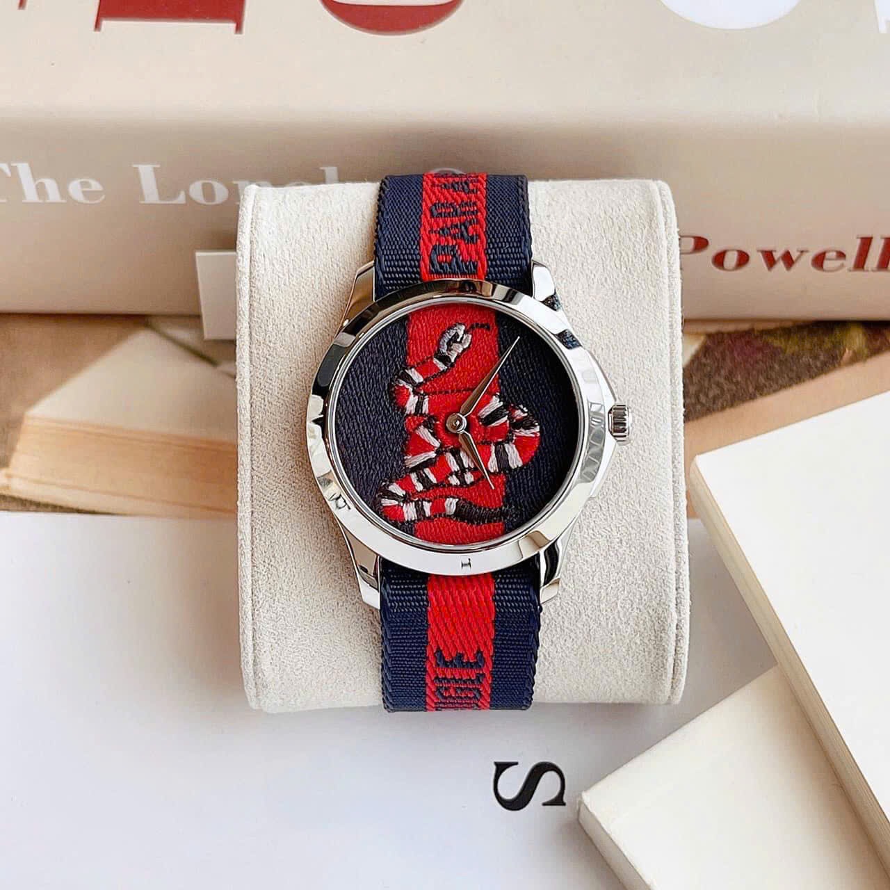 Đồng Hồ Gucci G-Timeless Le Marche Des Merveilles |Nữ |Họa Tiết Rắn |Dây Vải Xanh Dương Đỏ |Máy Pin (Quartz) |Size 38mm |donghogiatot.vn