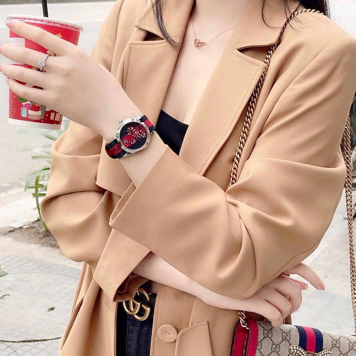 Đồng Hồ Gucci G-Timeless Le Marche Des Merveilles |Nữ |Họa Tiết Rắn |Dây Vải Xanh Dương Đỏ |Máy Pin (Quartz) |Size 38mm |donghogiatot.vn