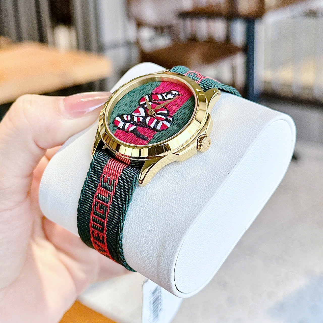 Đồng Hồ Gucci G-Timeless Mặt Thêu Hình Rắn |Nữ |Vàng Gold |Dây Vải Dù Xanh Lá Đỏ |Máy Pin (Quartz) |Size 38mm |donghogiatot.vn