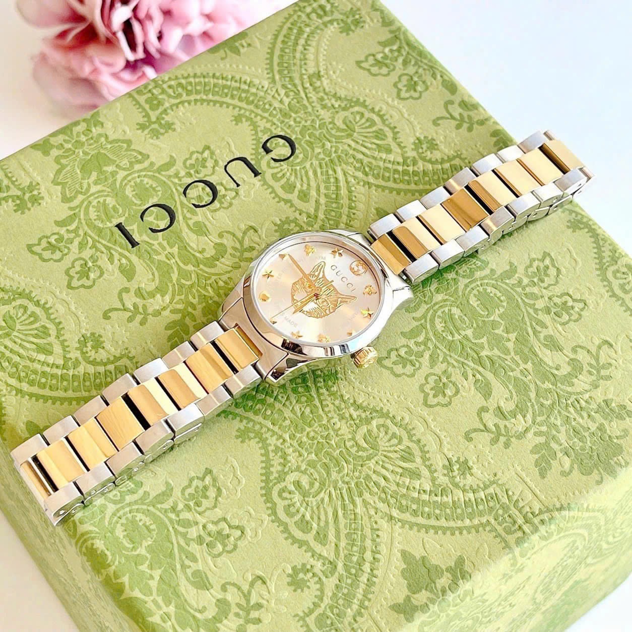 Đồng Hồ Gucci G-Timeless Mystic Cat Motif |Nữ |Mặt Trắng |Dây Kim Loại Demi Vàng |Máy Pin (Quartz) |Size 28mm |donghogiatot.vn